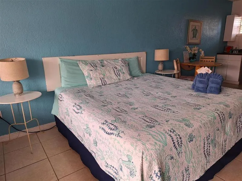 Bed in Blind Pass Resort Motel