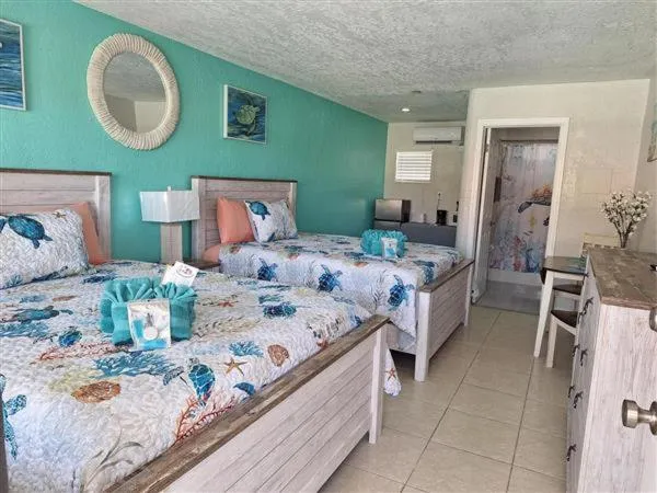 Bed in Blind Pass Resort Motel