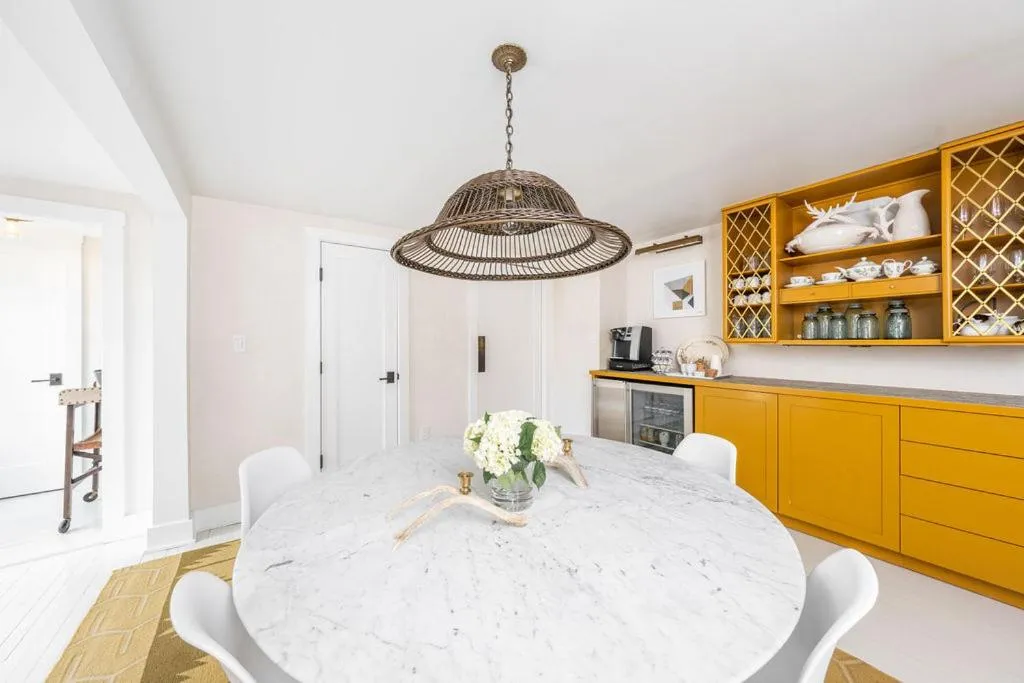 Dining area in White Moose Inn