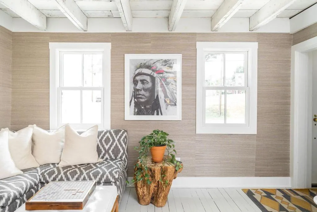 Living room in White Moose Inn