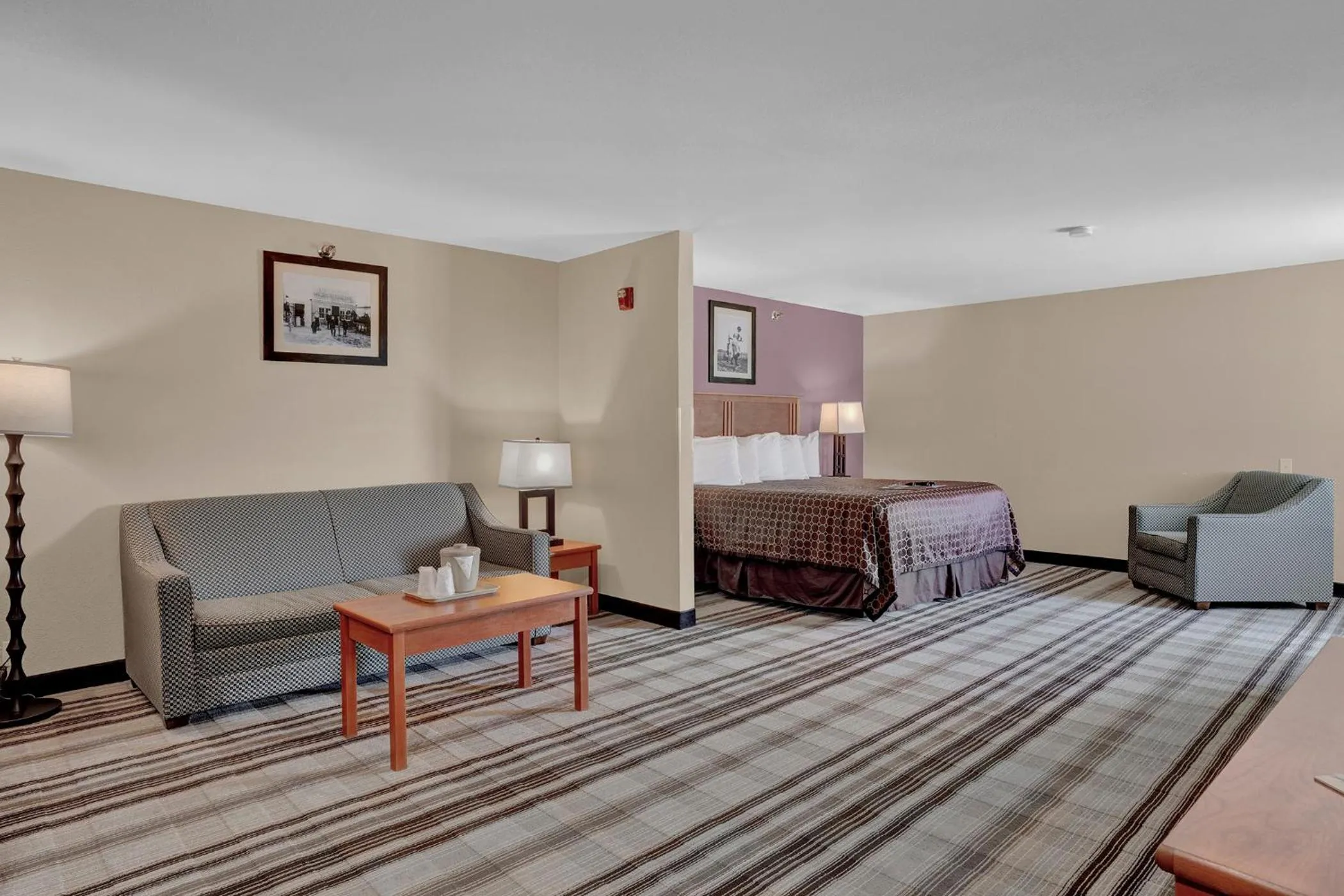 Bed in Bowman Lodge & Convention Center