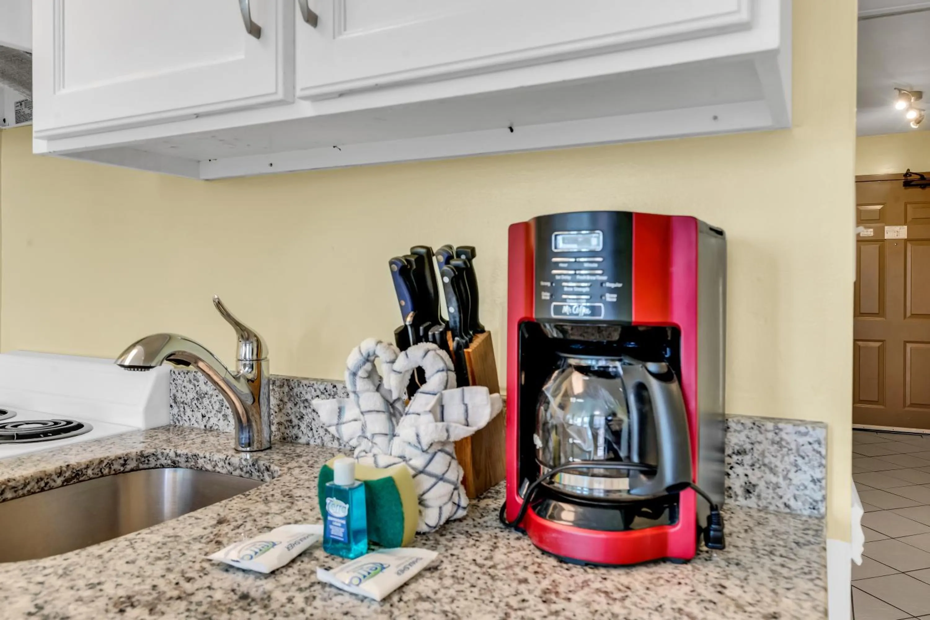 Coffee/tea facilities in Oceanfront condo Steps to the beach w No Resort Fees