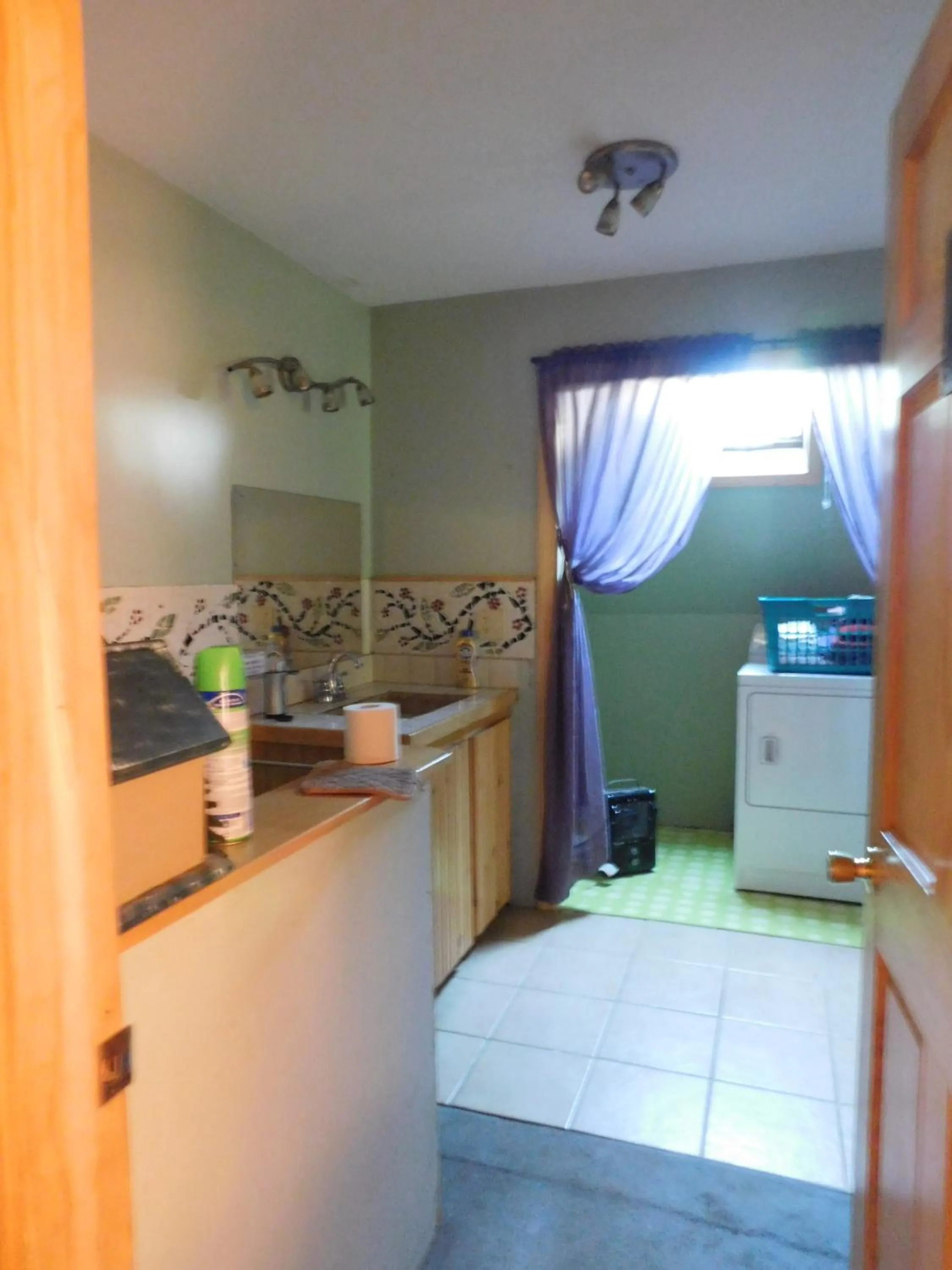 Shower, Bed in No View Farm