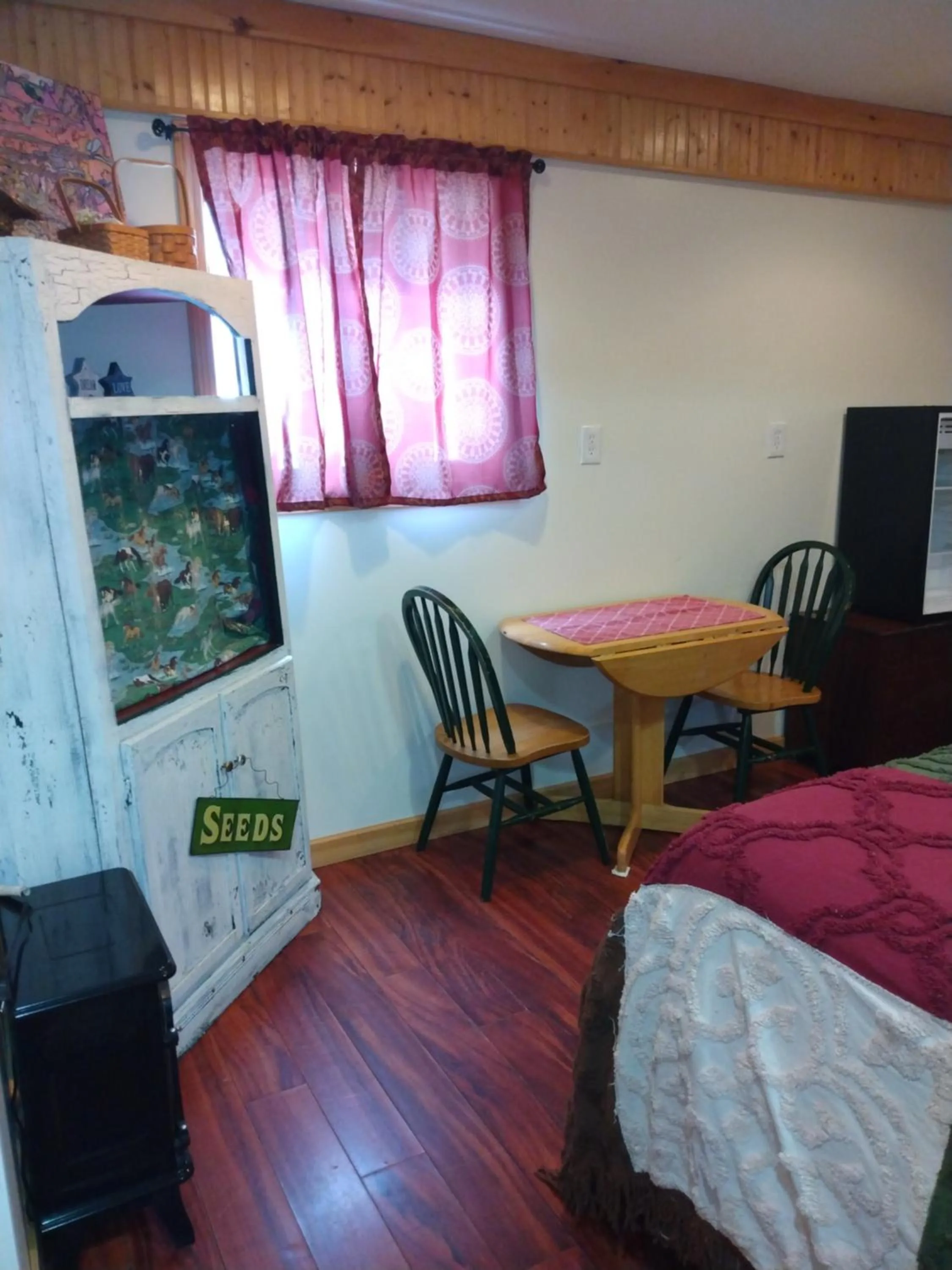 Seating area, Bed in No View Farm