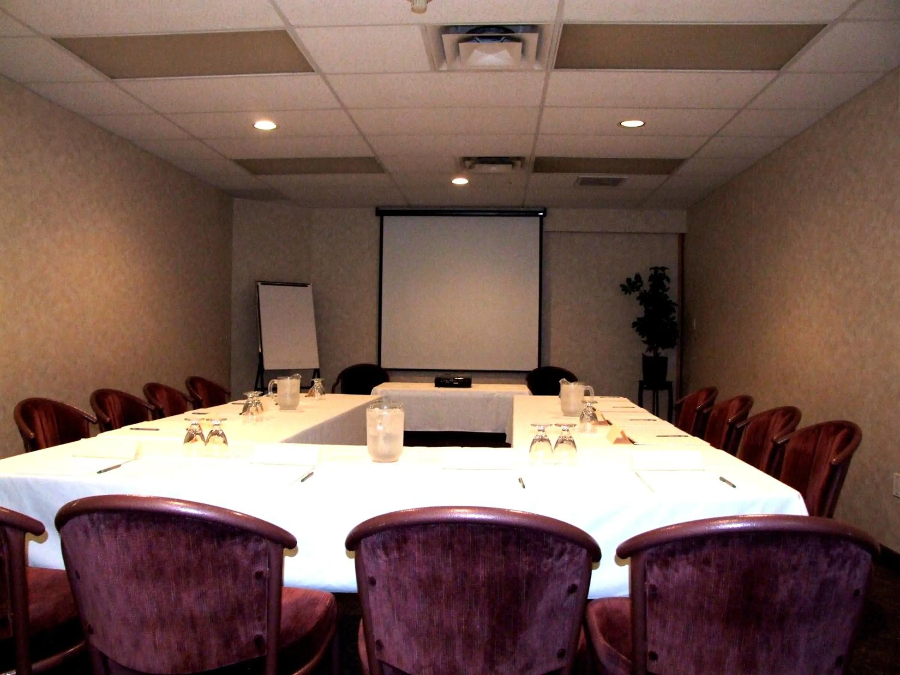 Business facilities in Lakeland Inn Hotel