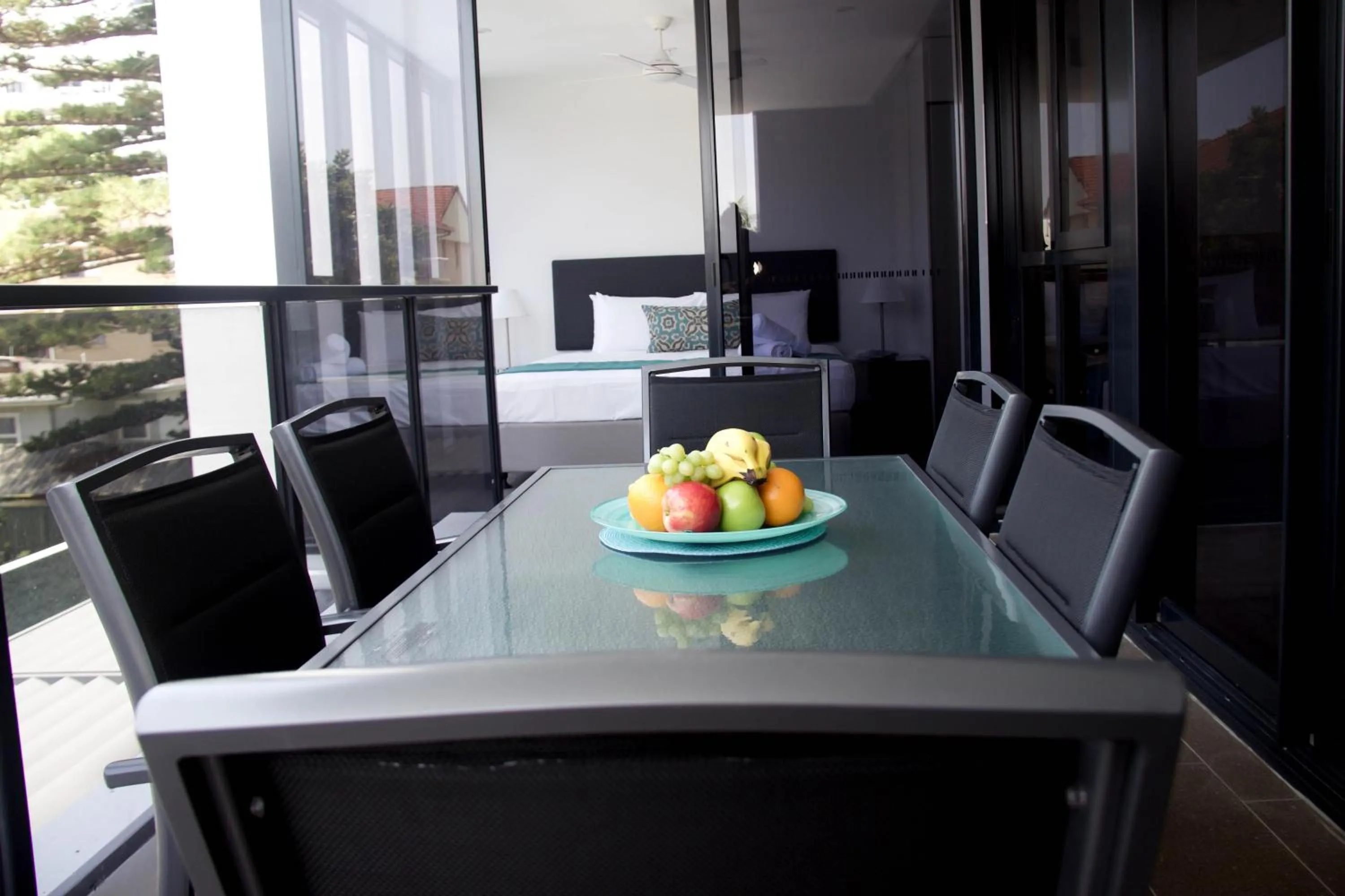 Dining area in Synergy Broadbeach - Official