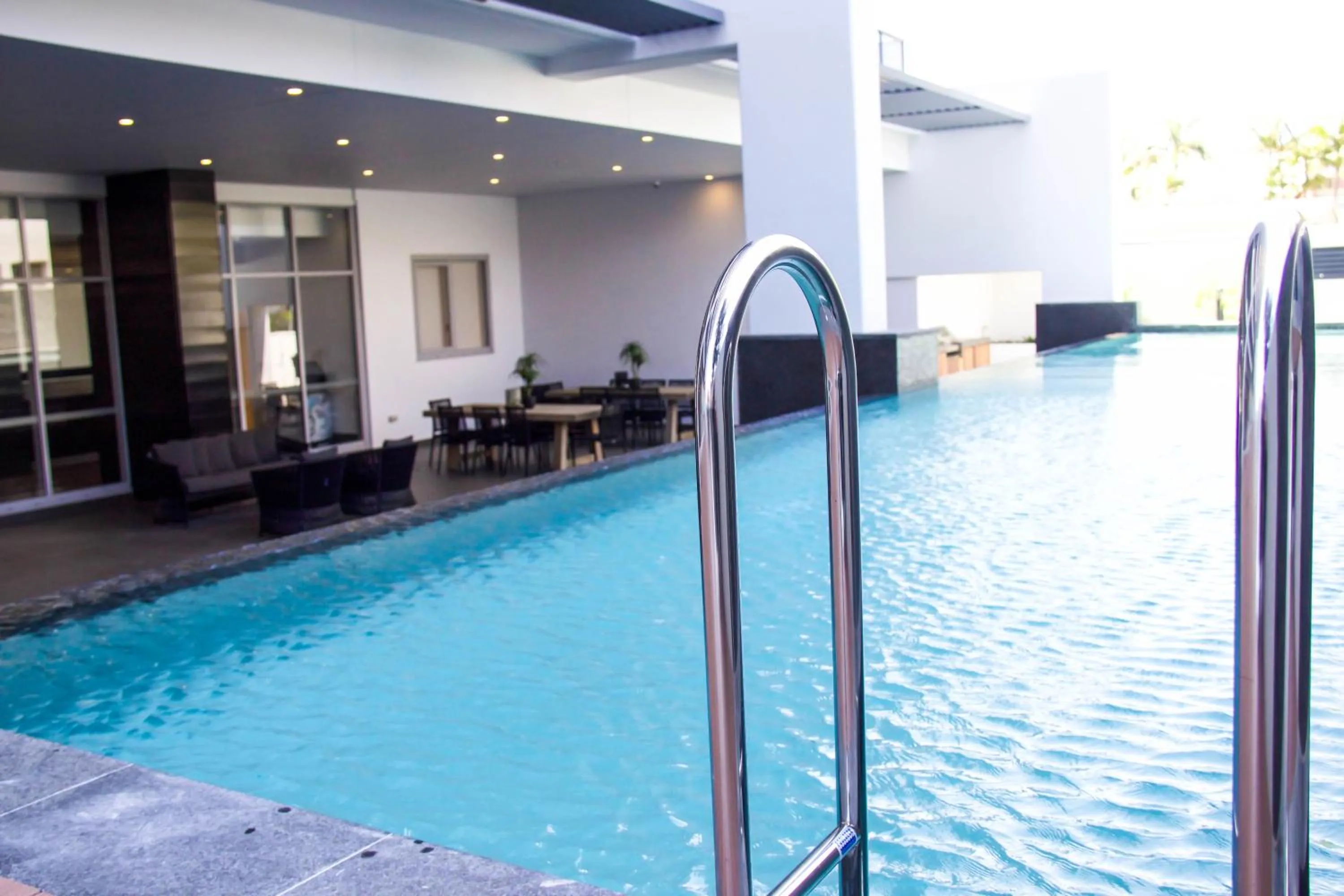 Swimming pool in Synergy Broadbeach - Official