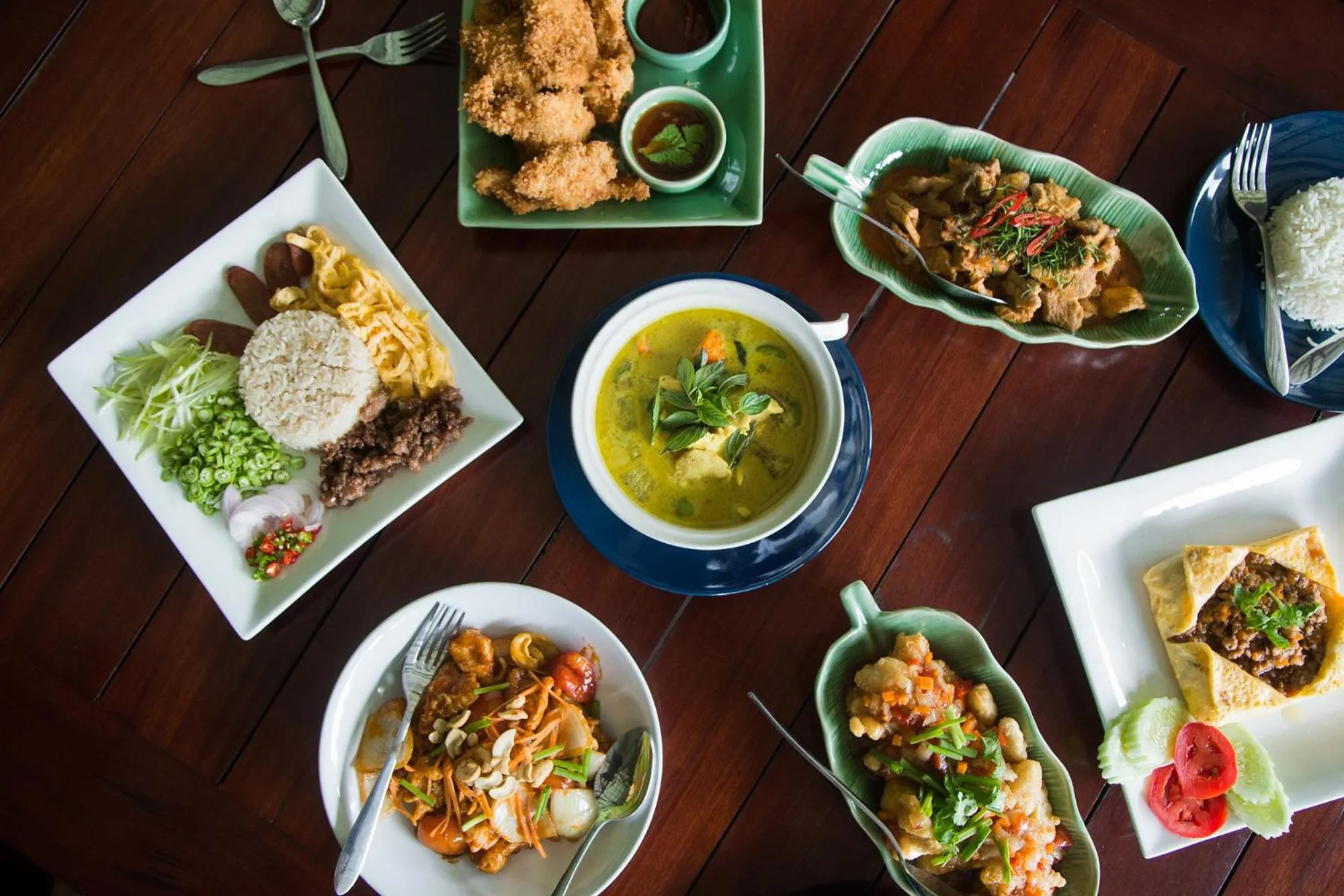 Restaurant/places to eat in Anurak Community Lodge - SHA Plus