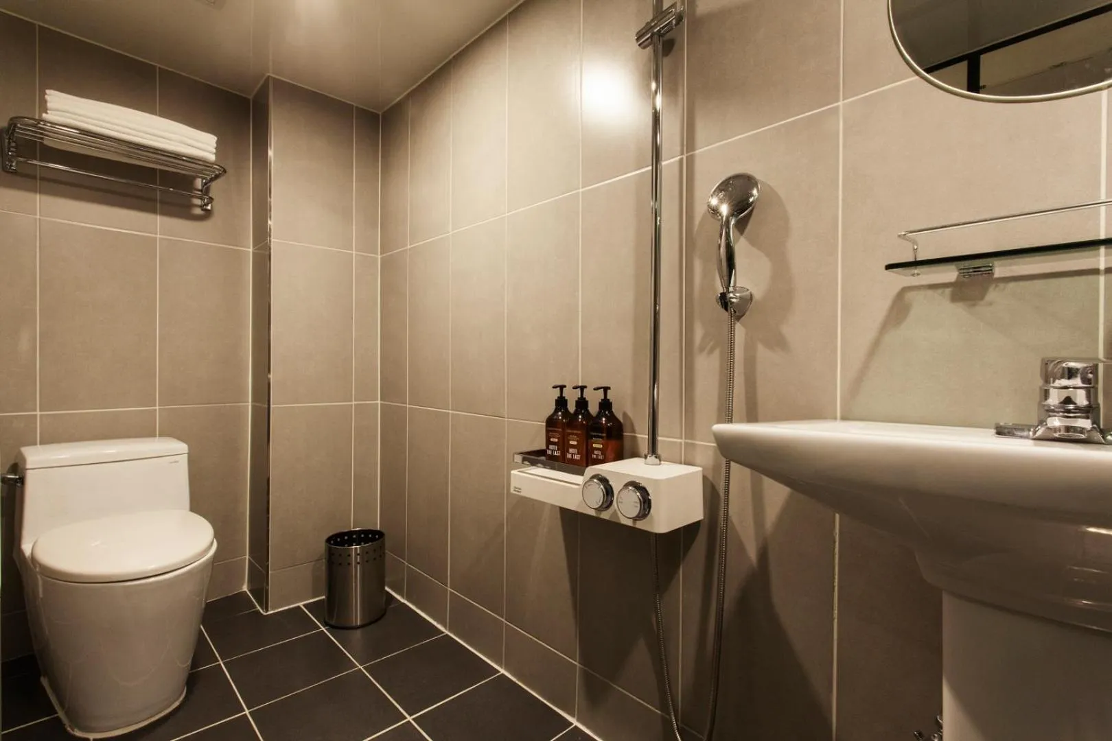 Shower in The Last Hotel Nampo