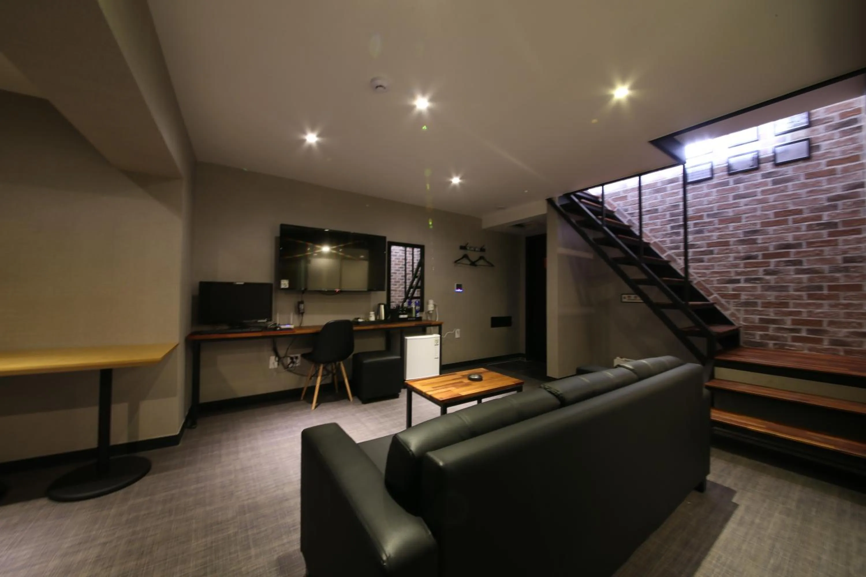 Shower in The Last Hotel Nampo