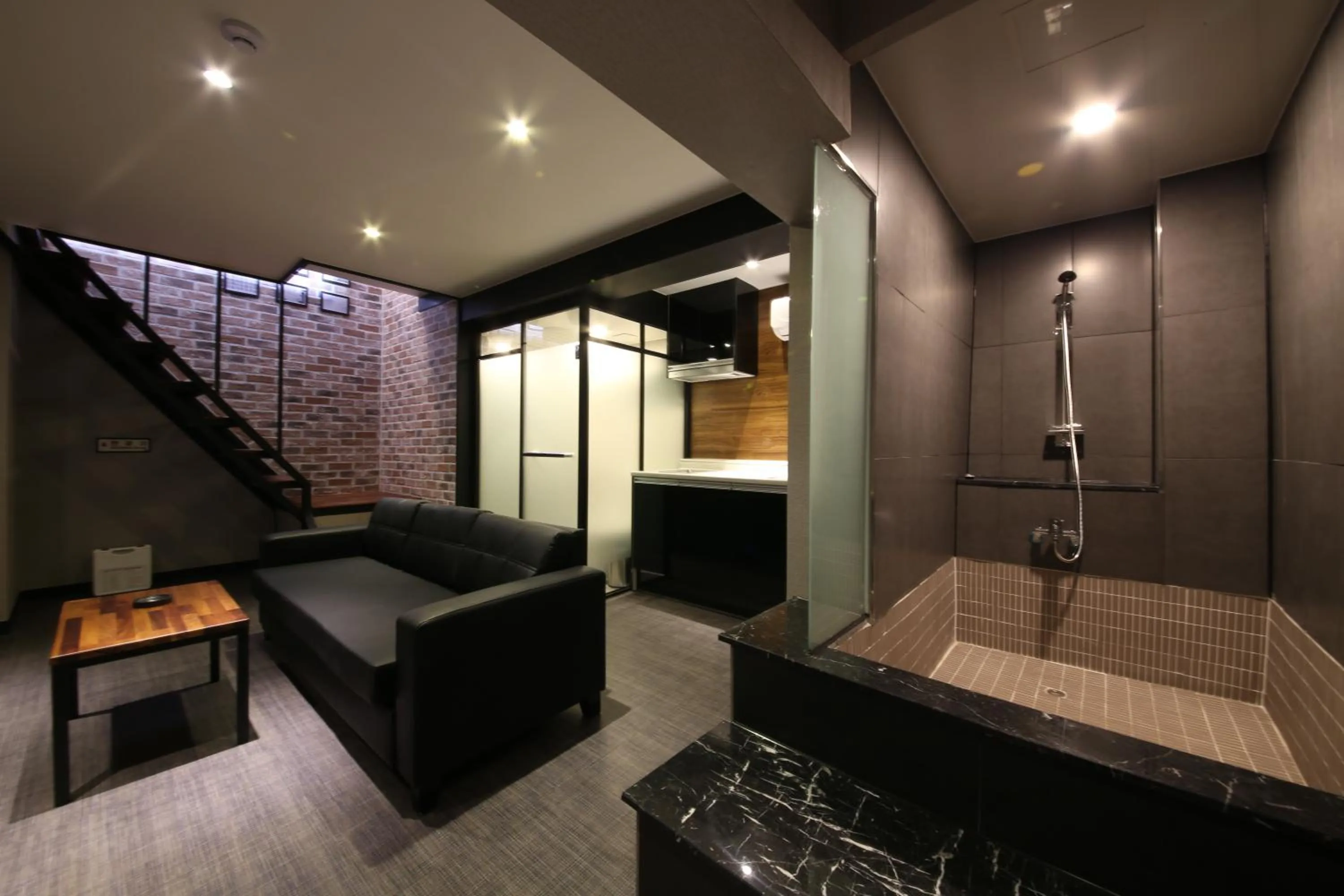 Shower in The Last Hotel Nampo