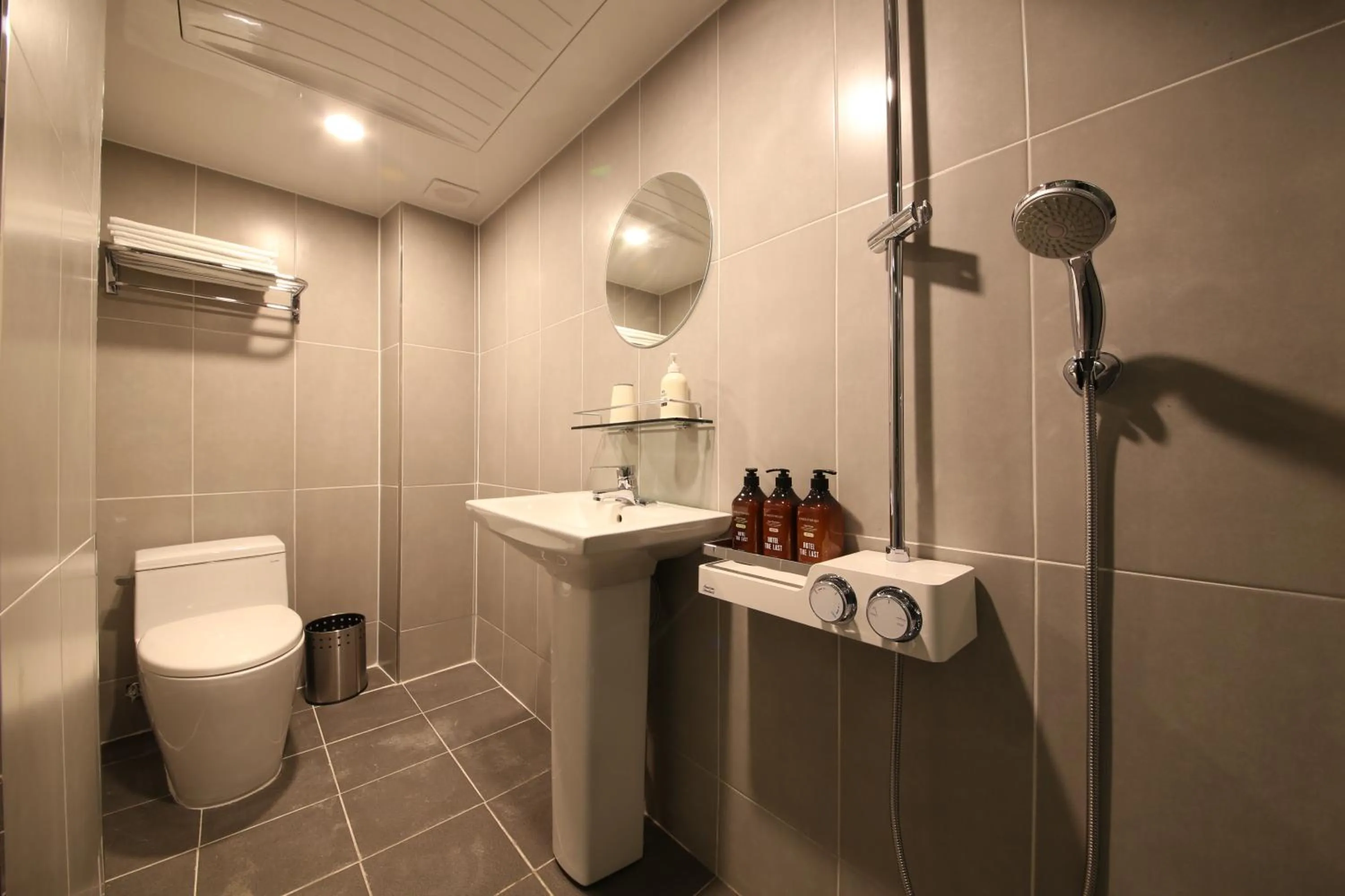 Shower in The Last Hotel Nampo