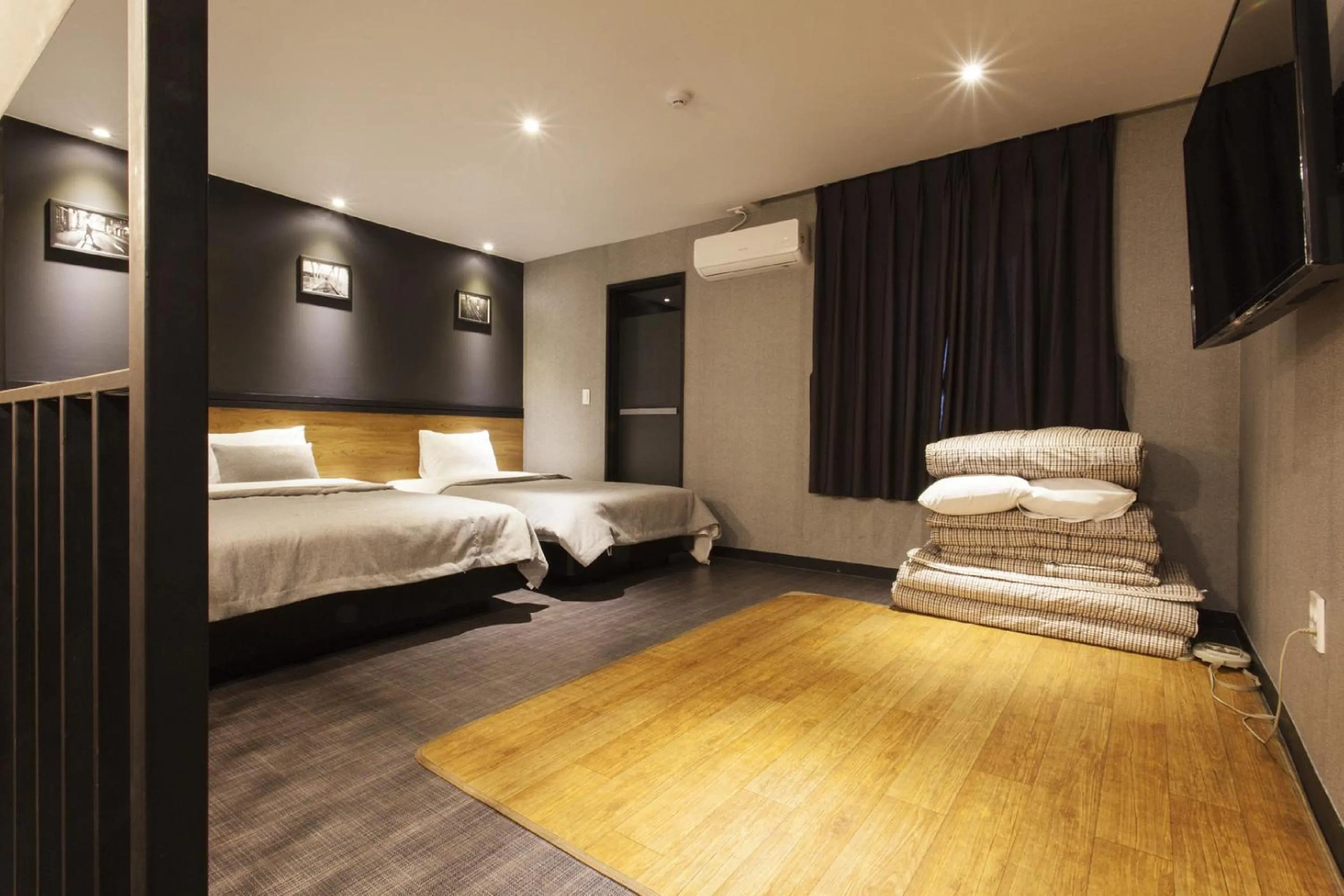 Bedroom, Bed in The Last Hotel Nampo