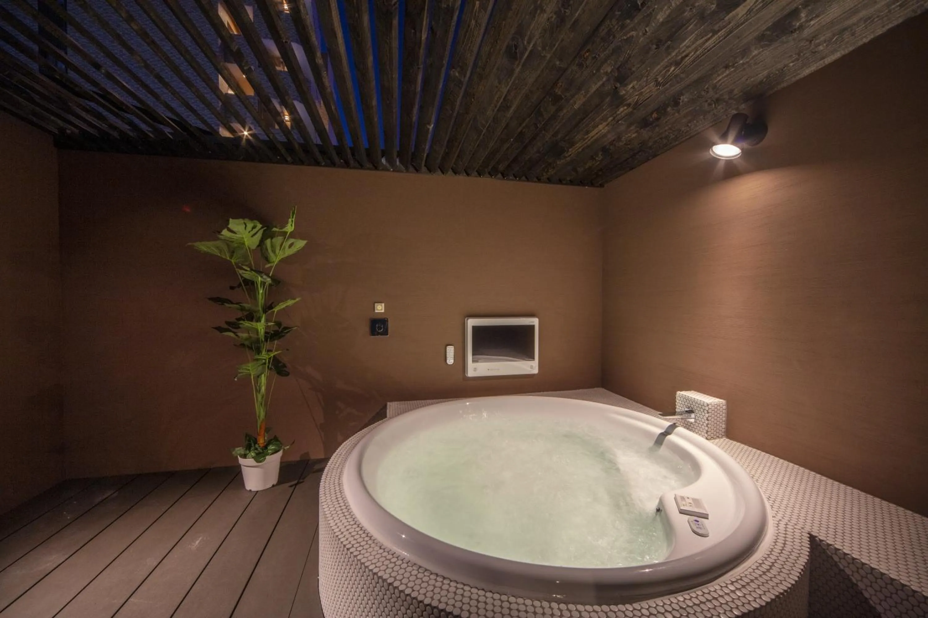 Bathroom in noah grande