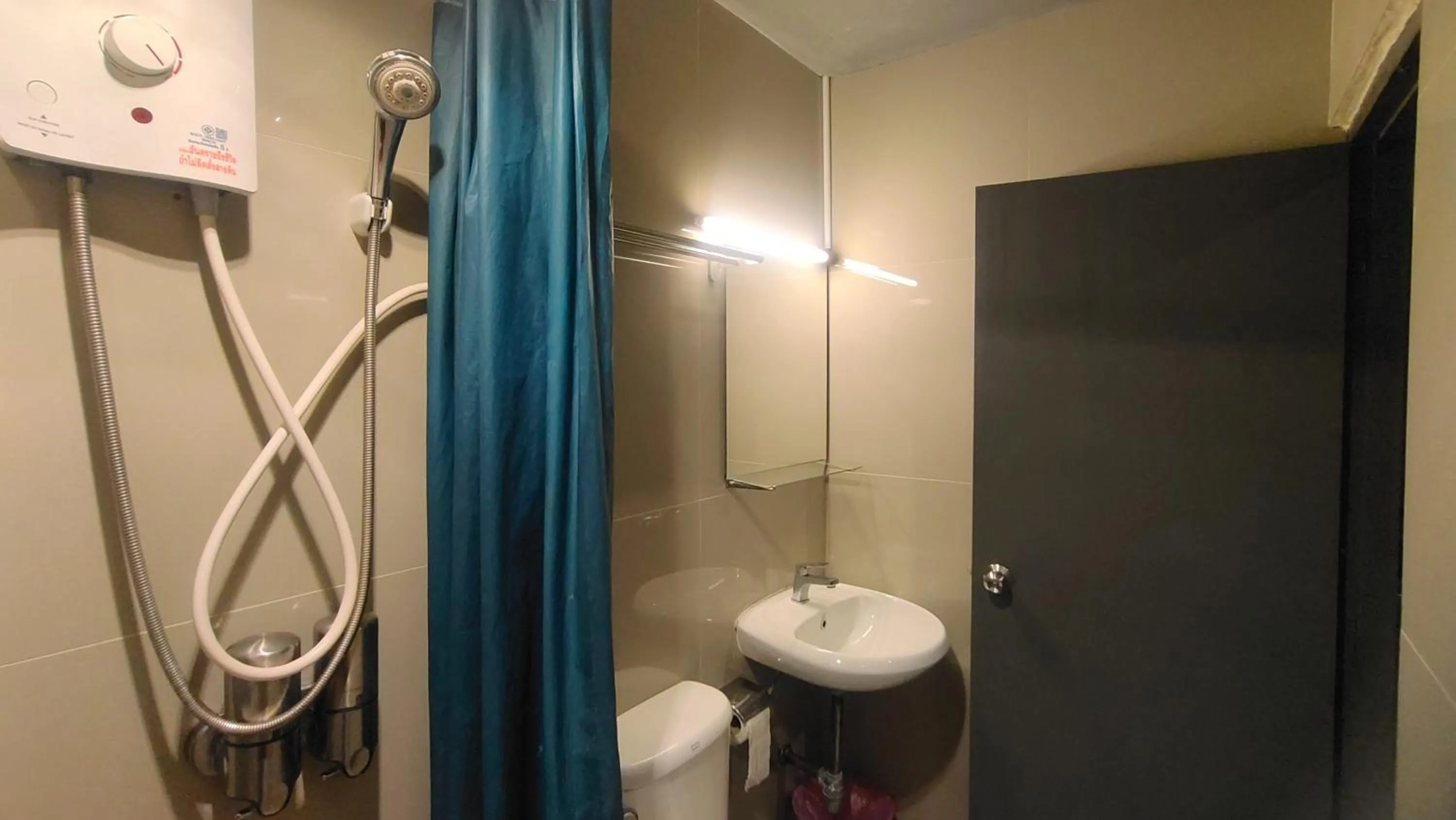 Bathroom in Bed's Friend