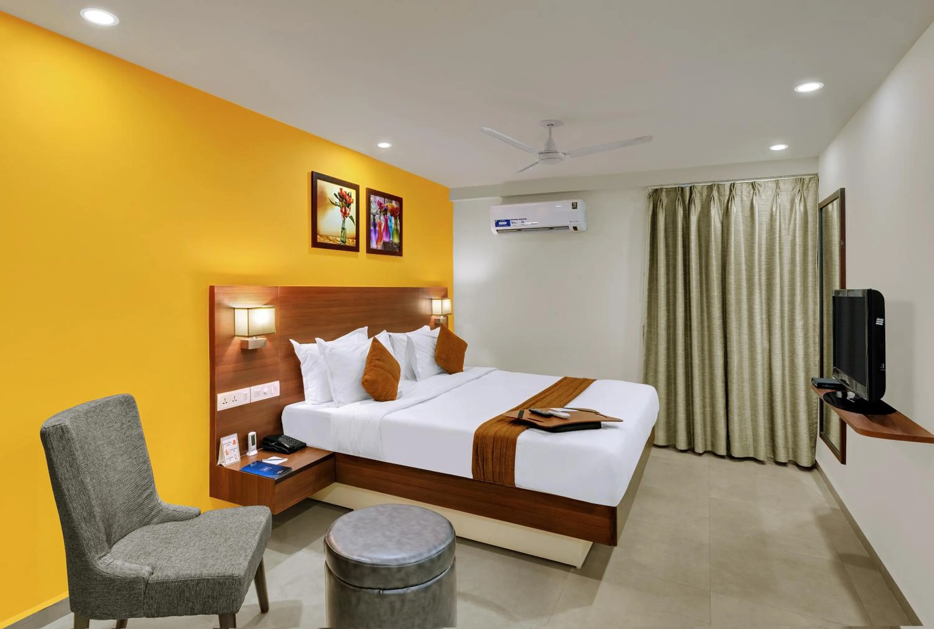 Bed in Best Western Alkapuri, Vadodara