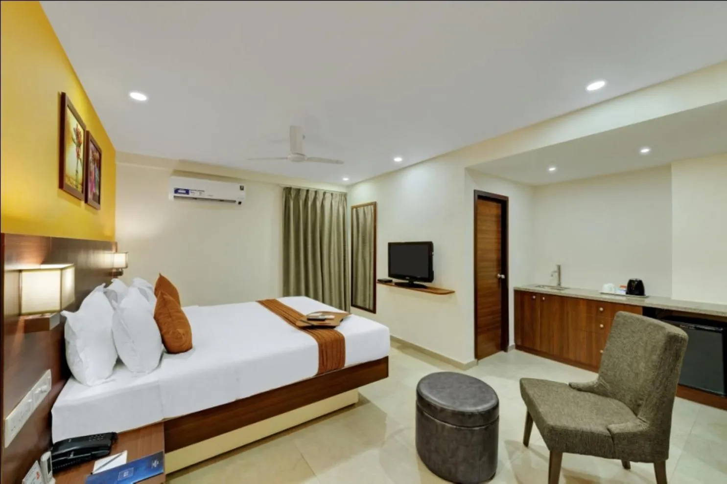 Bed in Best Western Alkapuri, Vadodara
