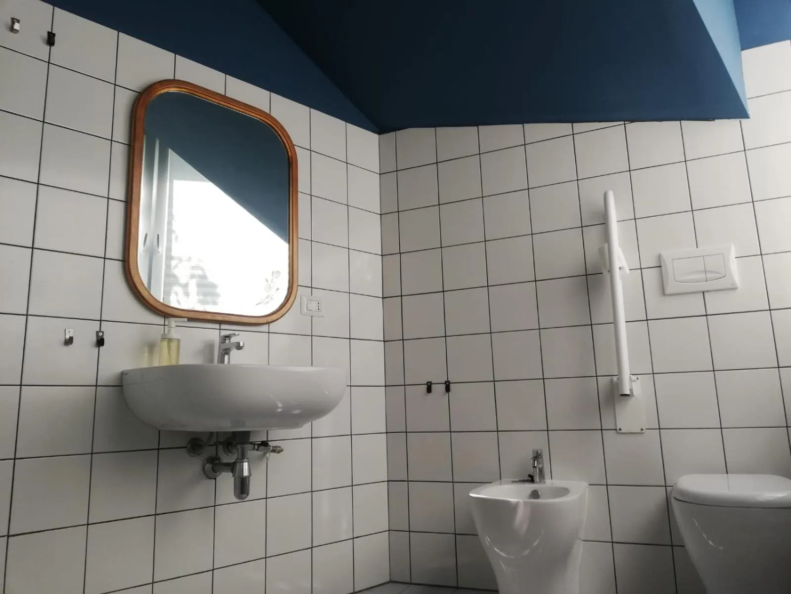 Bathroom in La Cordata Accommodation - Woodhouse Bike Hotel