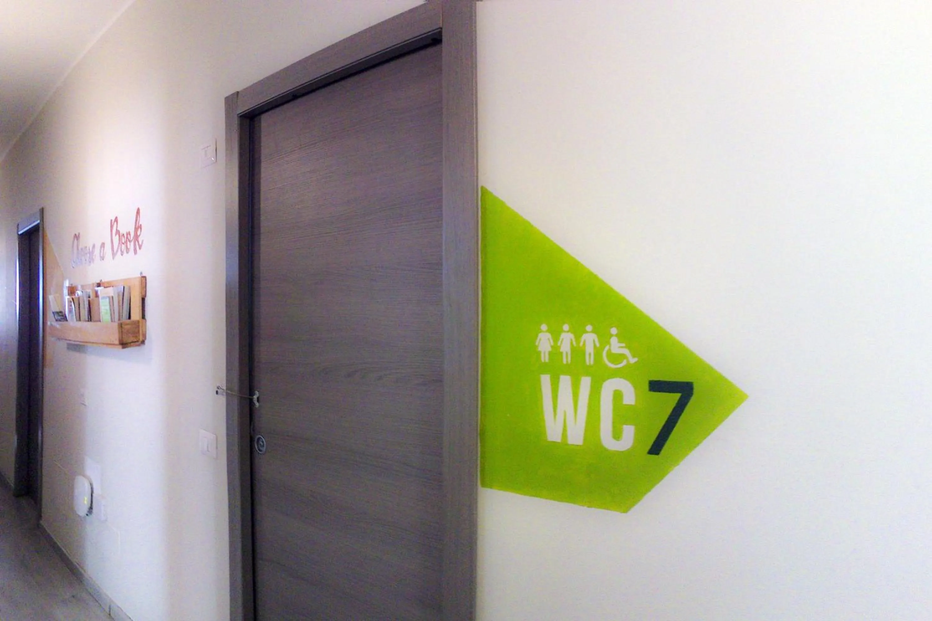 Decorative detail in La Cordata Accommodation - Woodhouse Bike Hotel