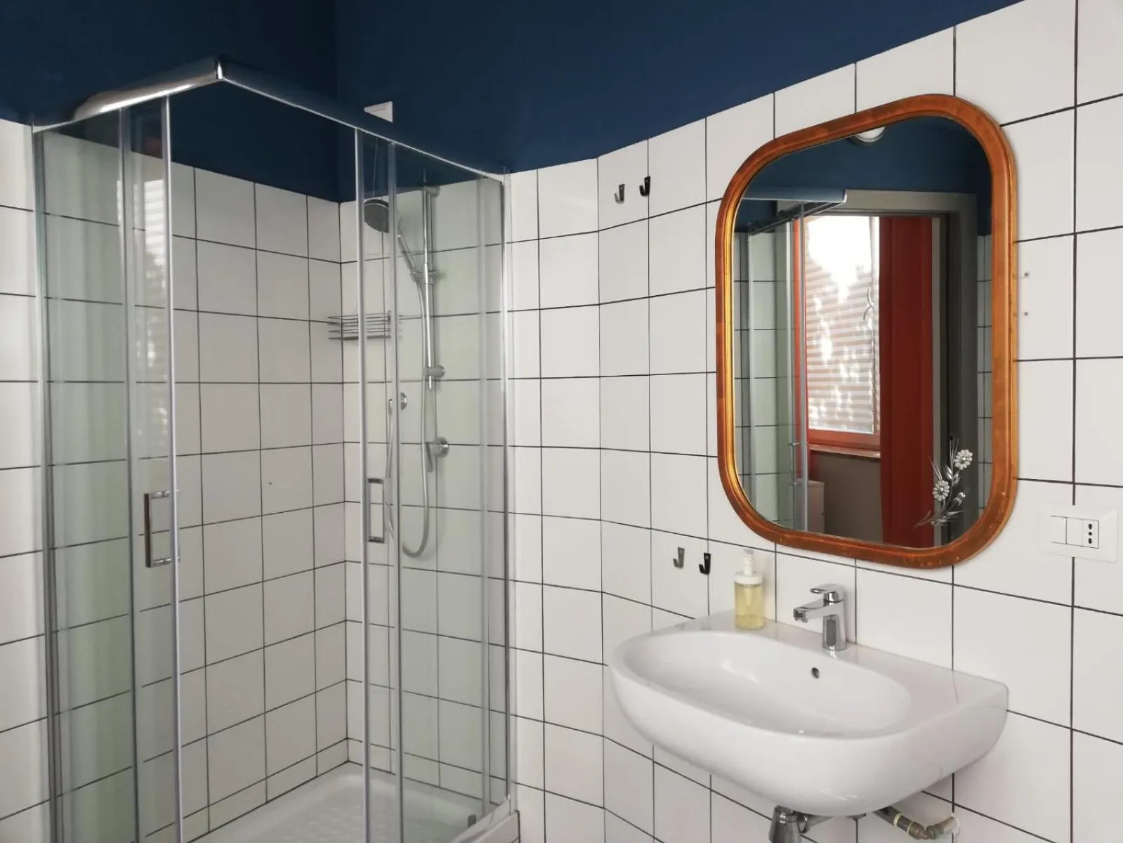 Bathroom in La Cordata Accommodation - Woodhouse Bike Hotel