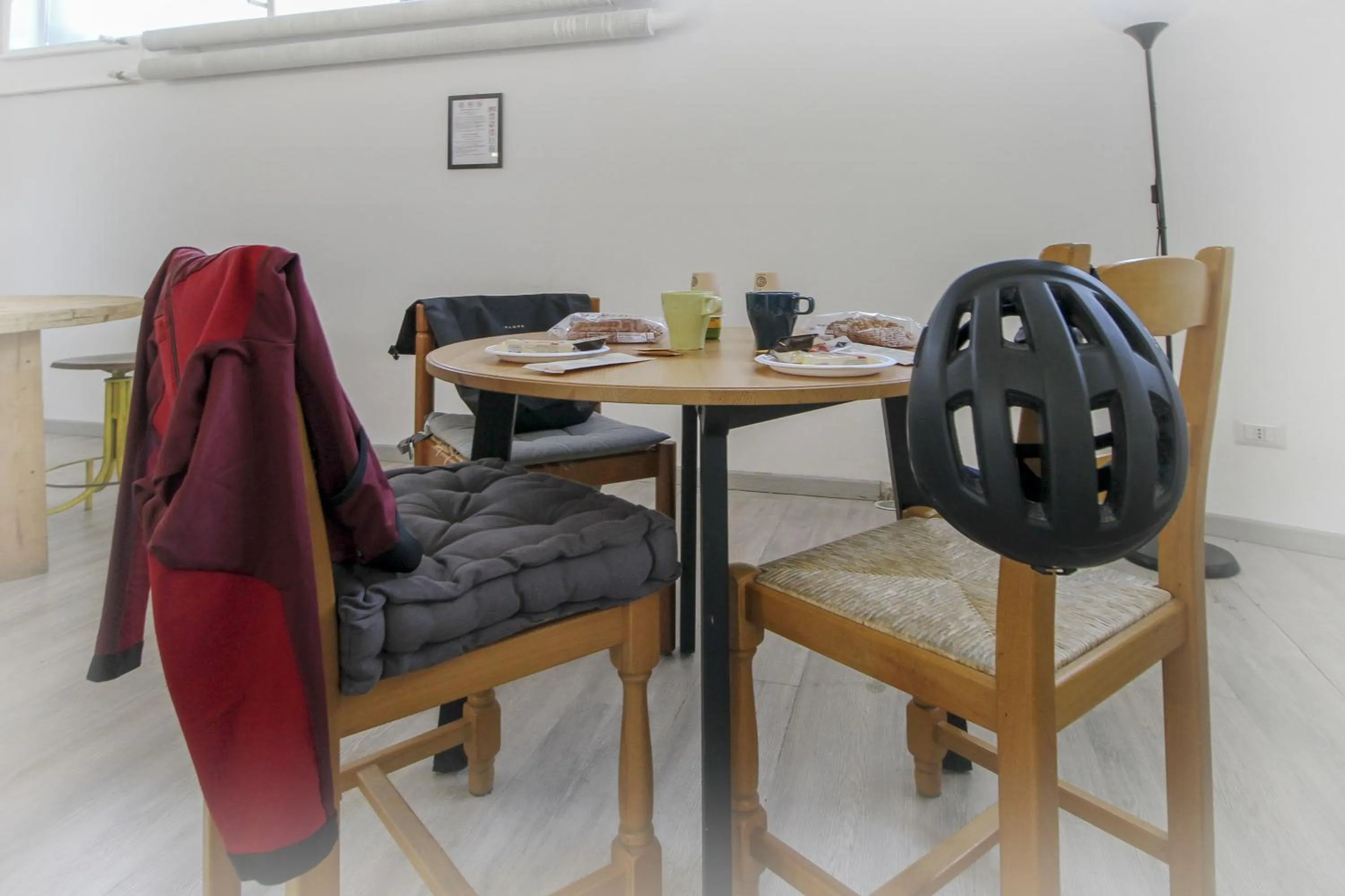 Communal lounge/ TV room in La Cordata Accommodation - Woodhouse Bike Hotel