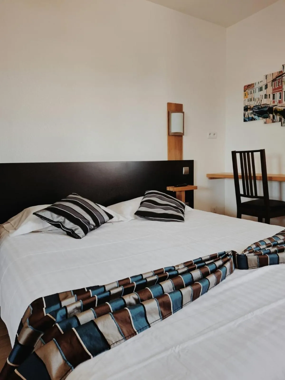 Bed in Appart'hotel Residella House Room & Kitchen Avignon Le Pontet