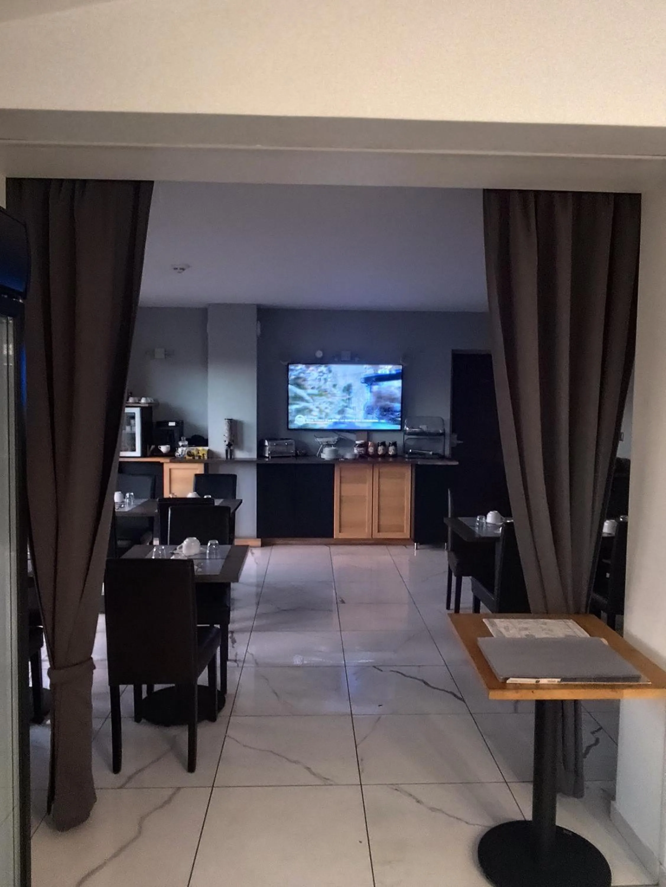 Breakfast in Appart'hotel Residella House Room & Kitchen Avignon Le Pontet