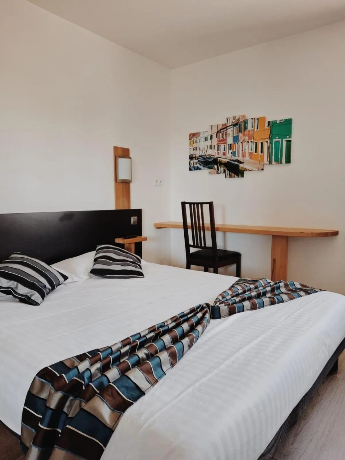 Bed in Appart'hotel Residella House Room & Kitchen Avignon Le Pontet