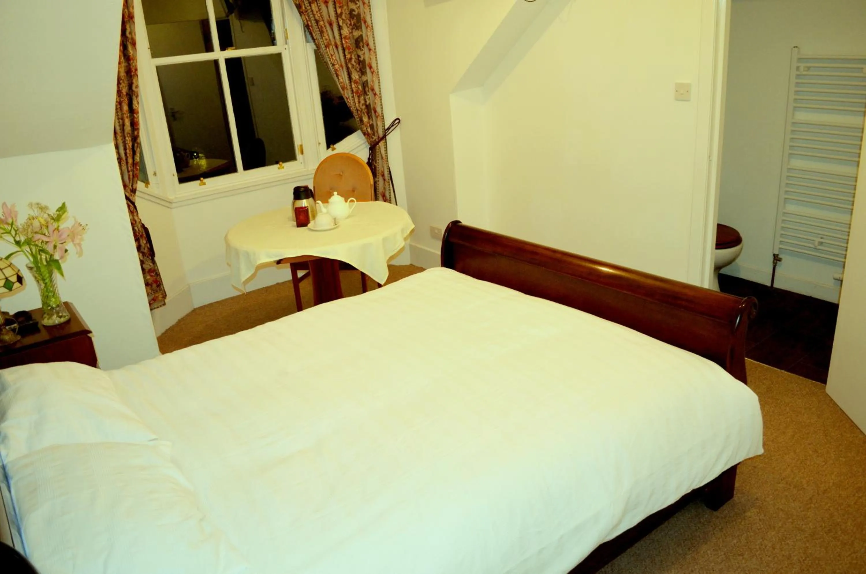 Bedroom, Bed in Tayview Hotel