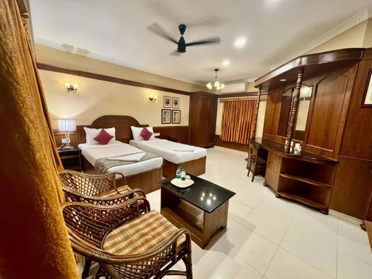 Bedroom, Bed in Hotel Mahabs