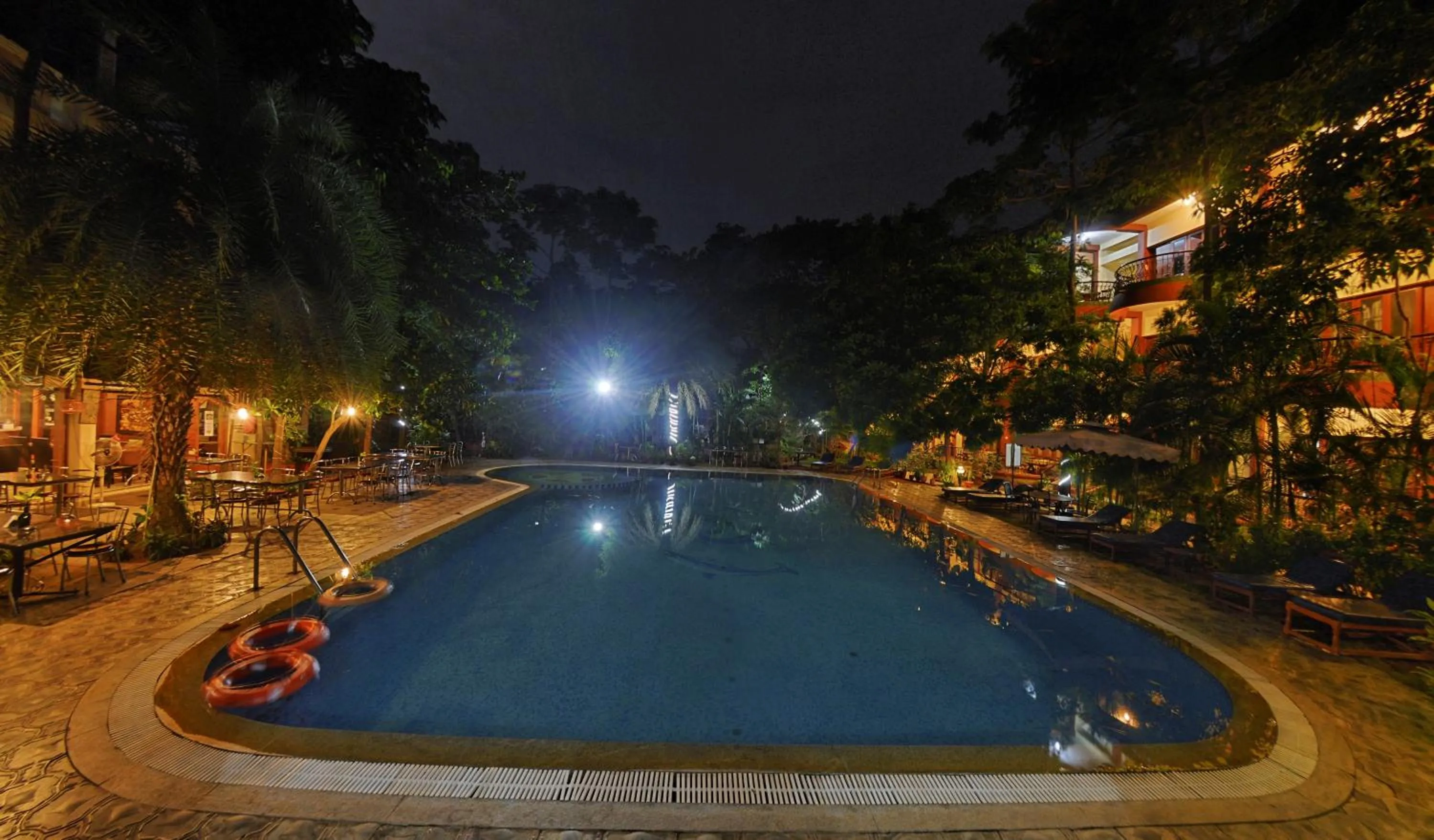 Night in Hotel Mahabs