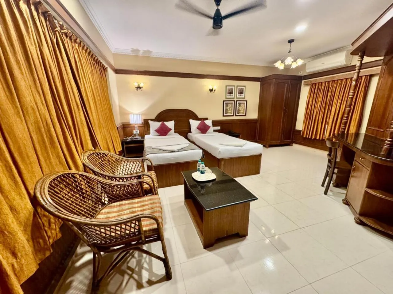 Bedroom, Bed in Hotel Mahabs