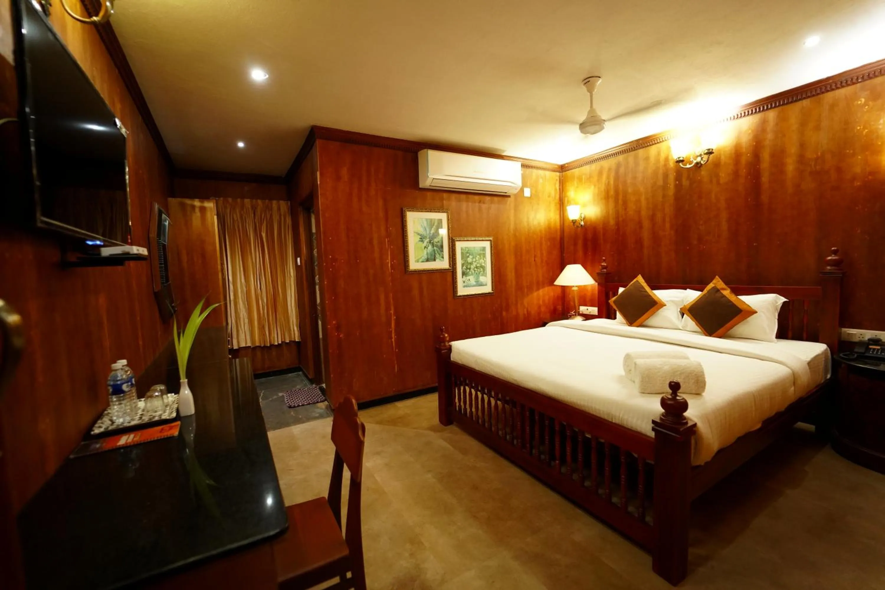Communal lounge/ TV room, Bed in Hotel Mahabs