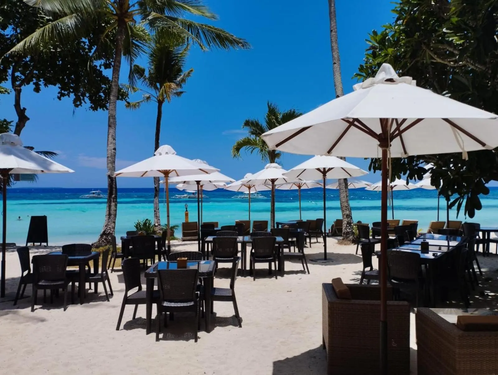 Restaurant/places to eat in Villa Umi Panglao Resort
