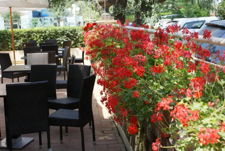 Restaurant/places to eat in Hotel Lady Mary