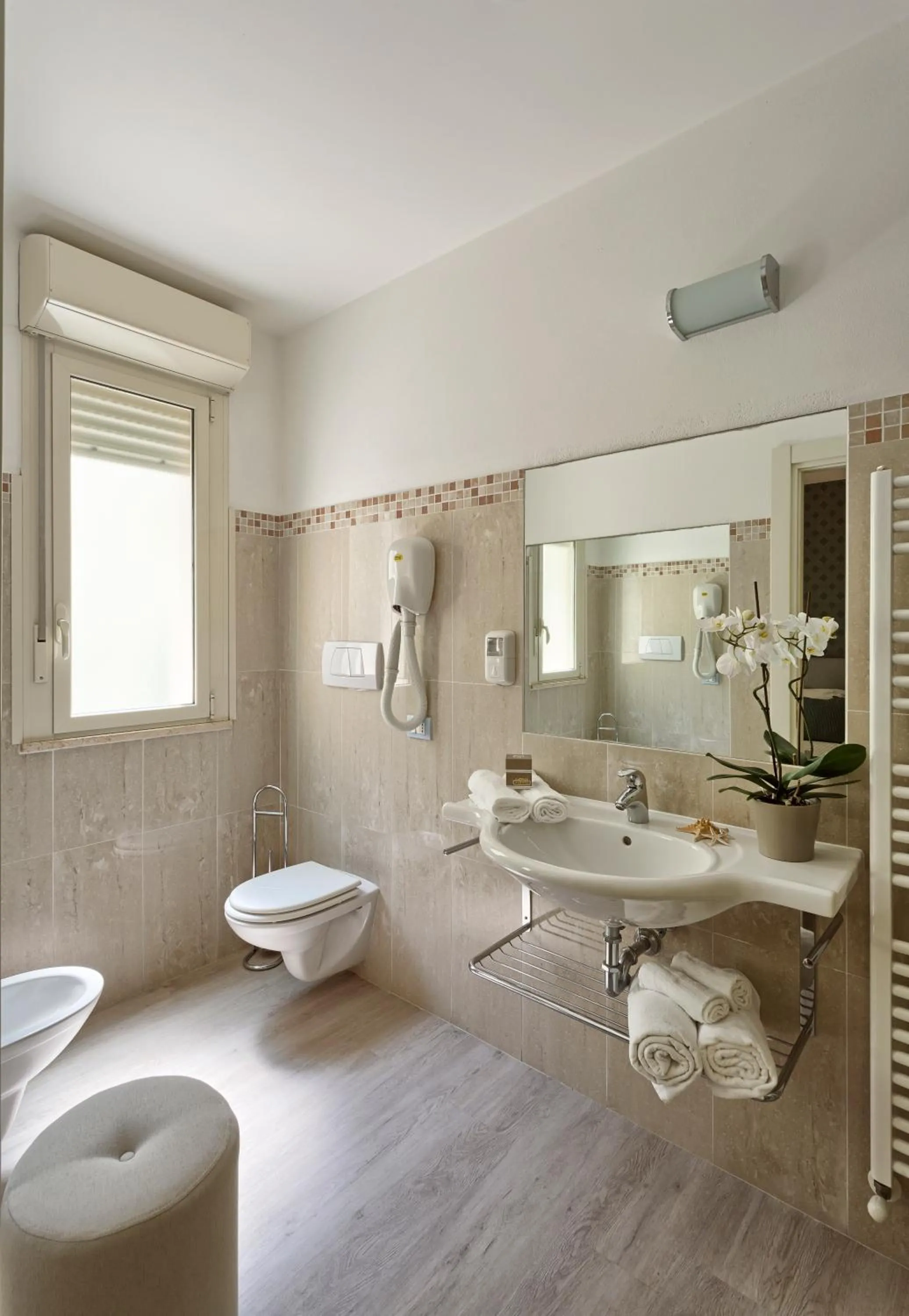 Shower in Hotel Lady Mary