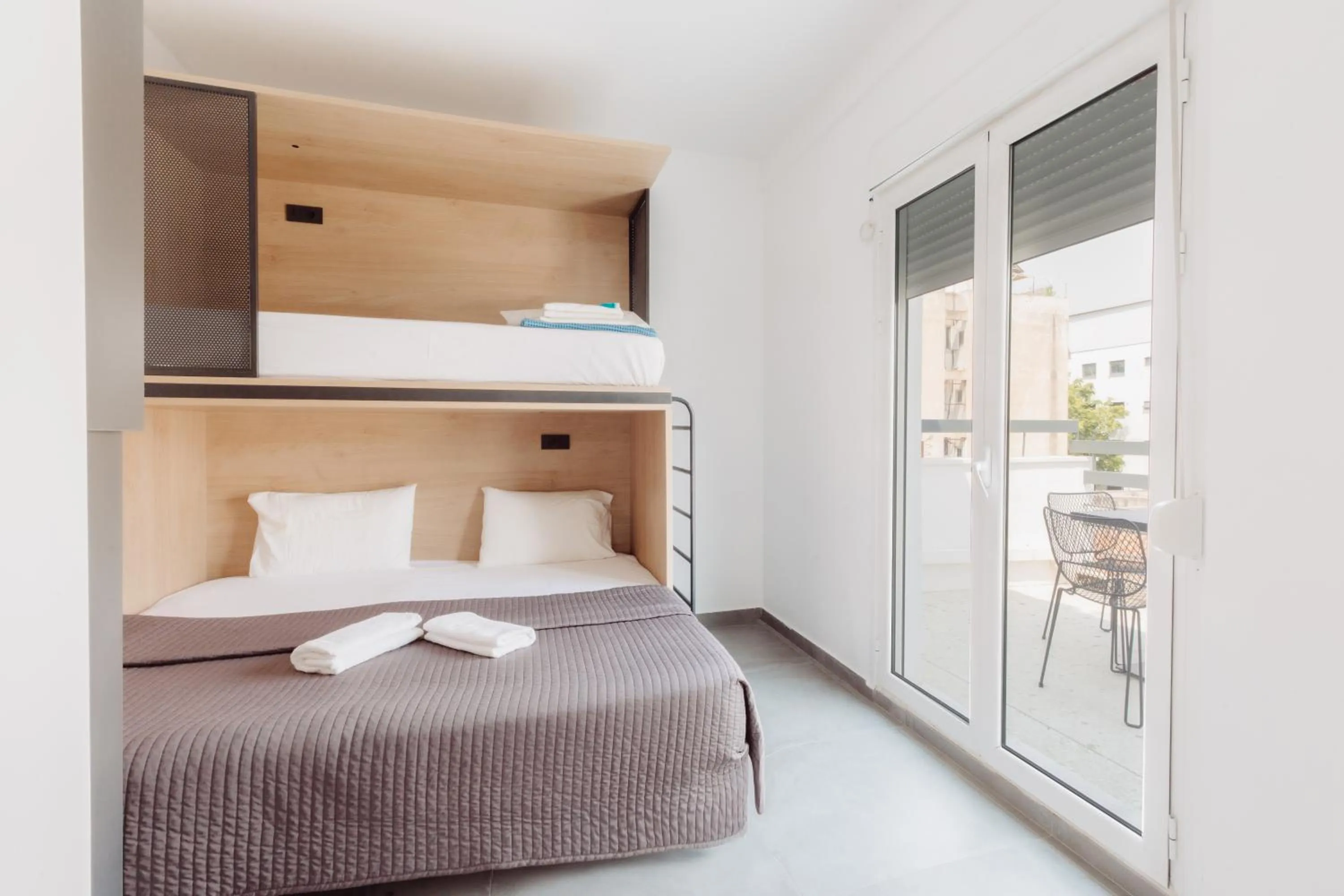 Photo of the whole room, Bed in Athens Backpackers