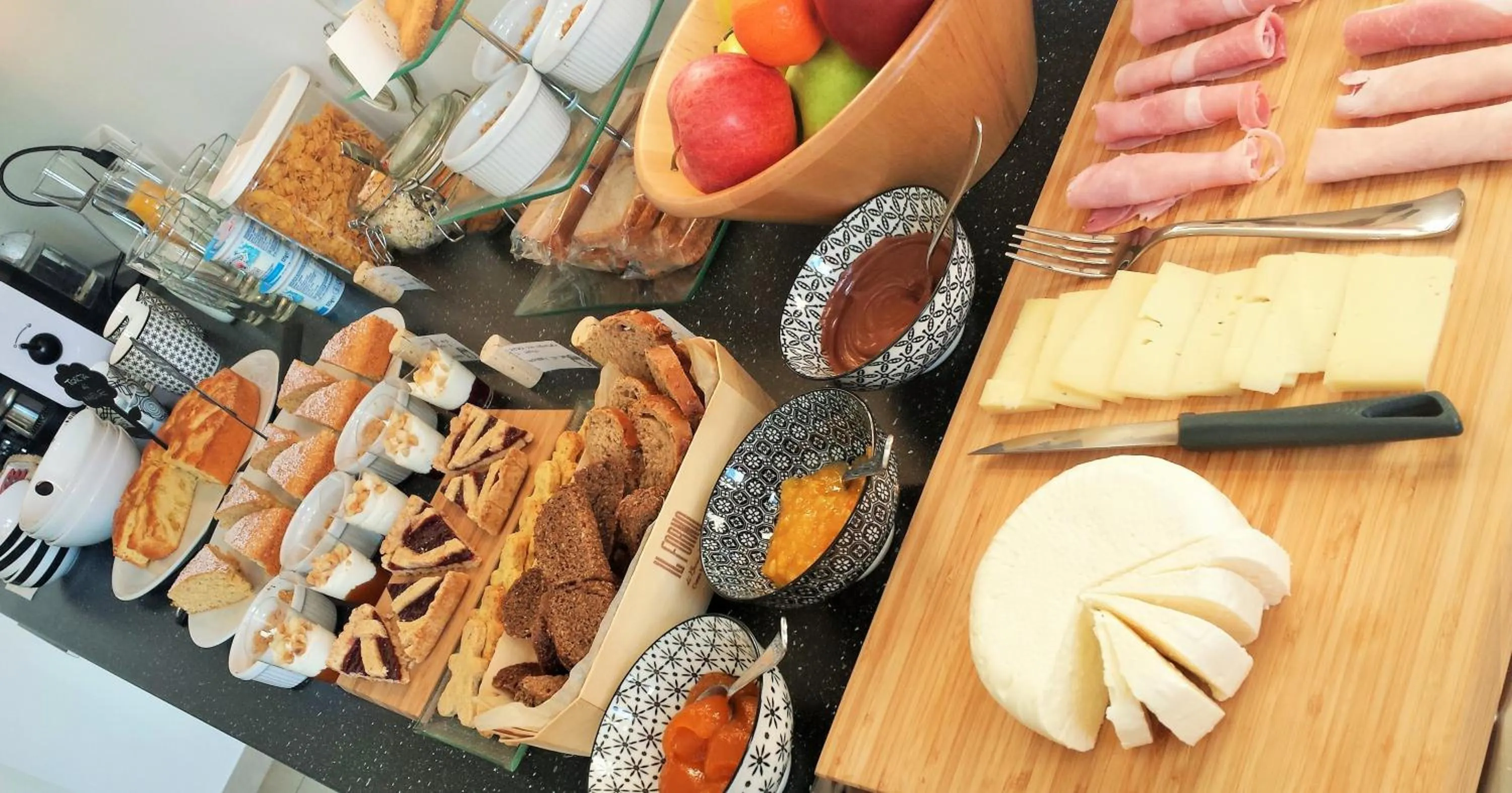 Food and drinks in B&B Le Albarelle