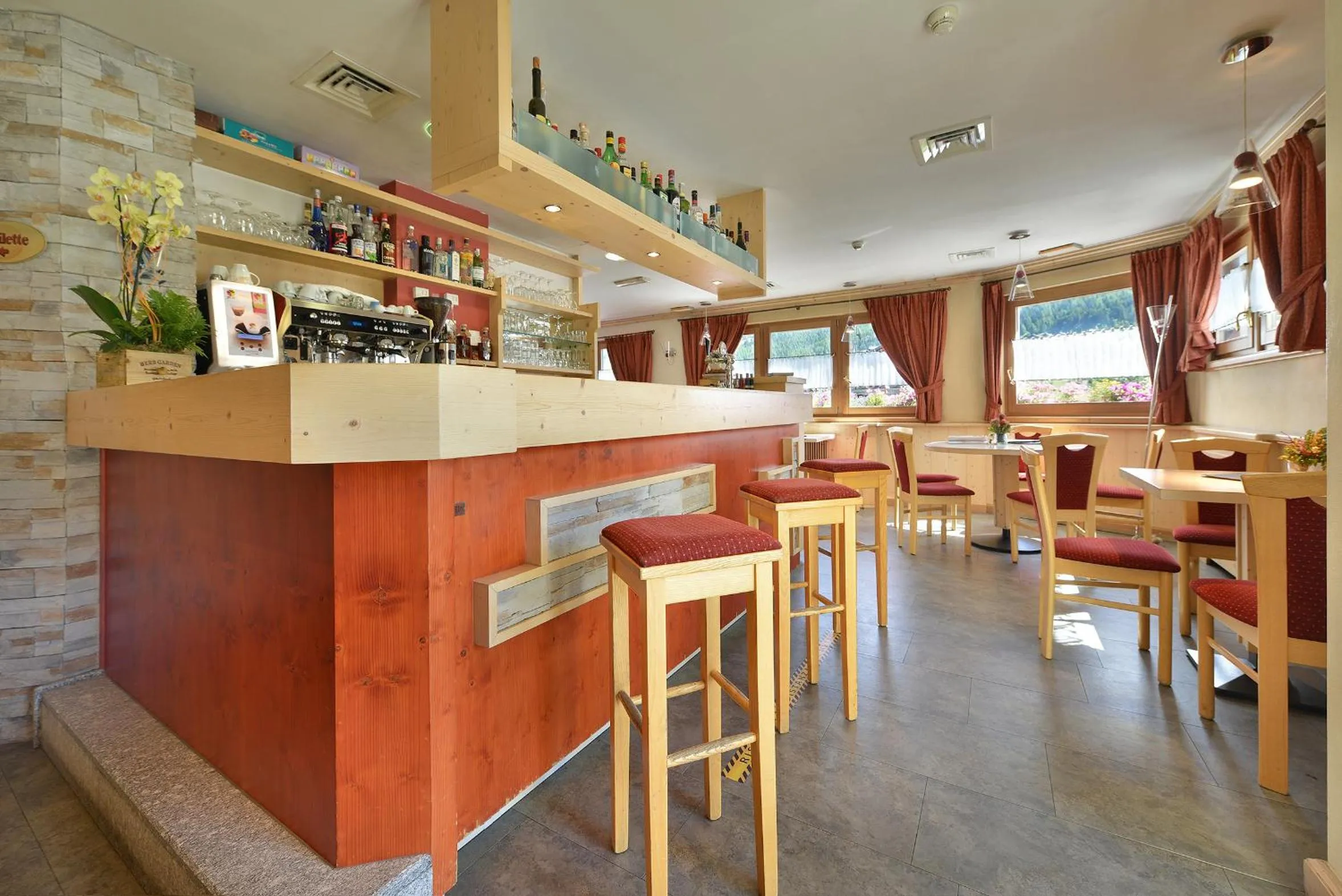 Lounge or bar in Hotel Cristallo