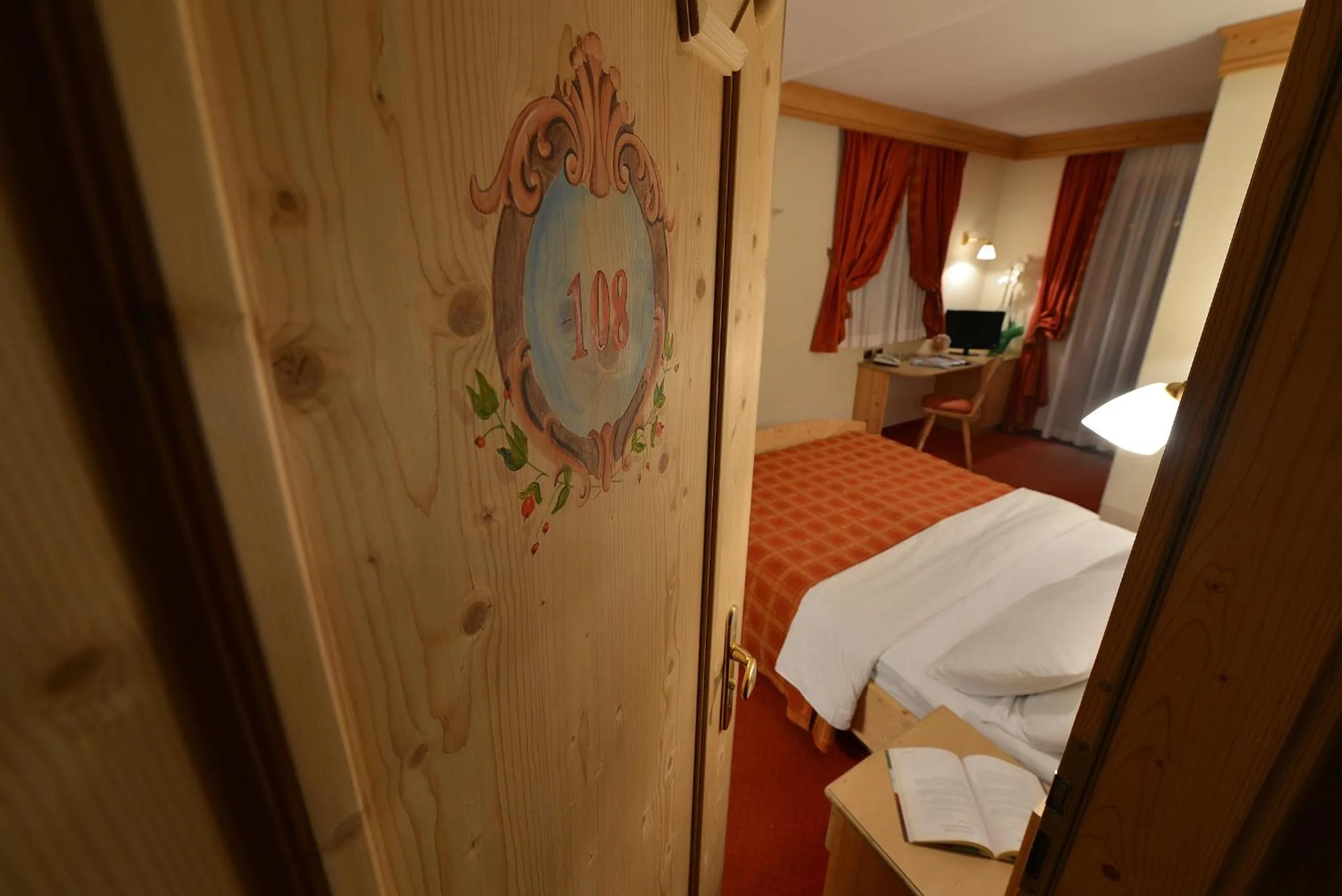 Photo of the whole room, Bed in Hotel Cristallo