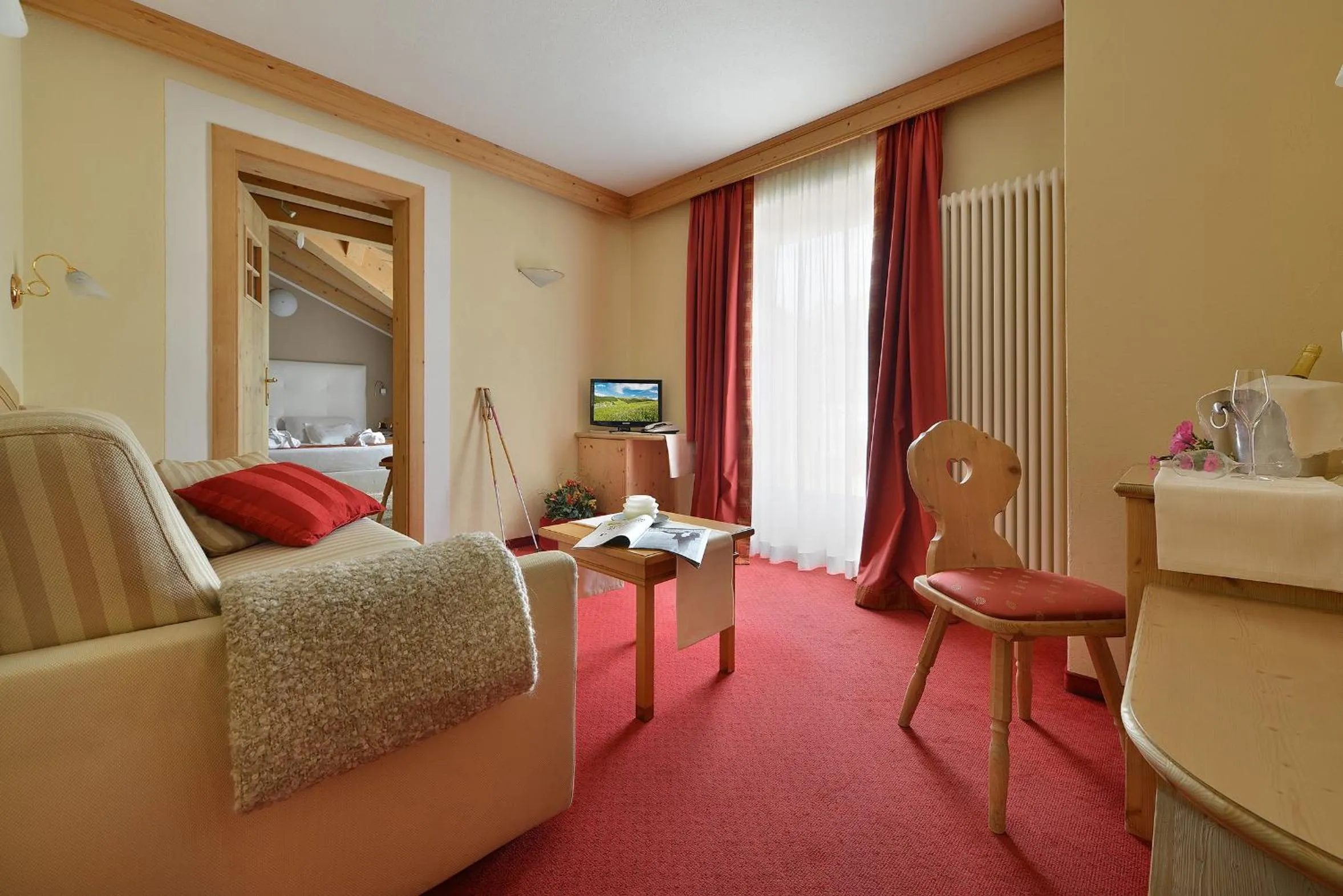 Living room, Bed in Hotel Cristallo