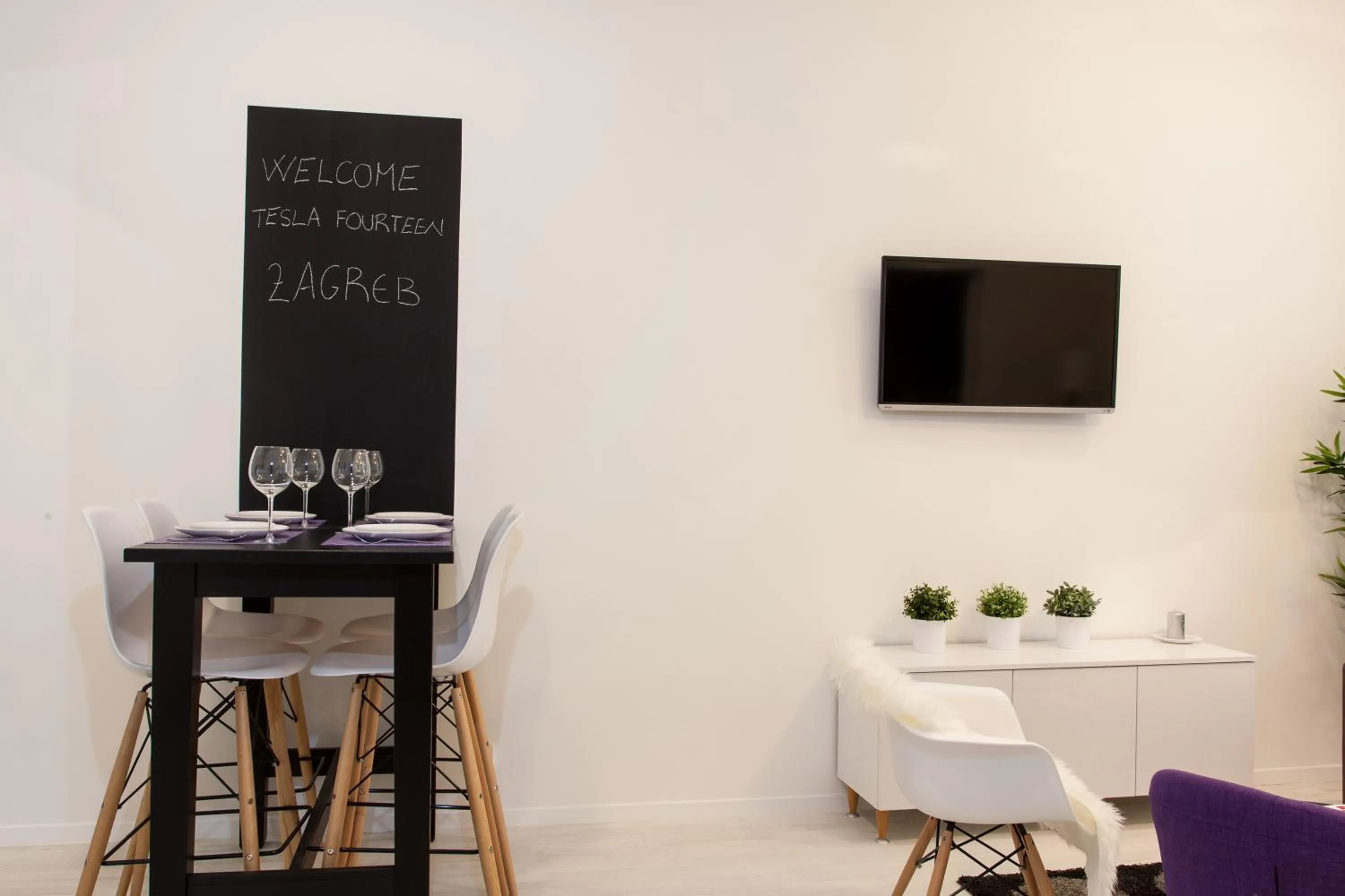 TV and multimedia in Tesla Boutique Apartments & Rooms