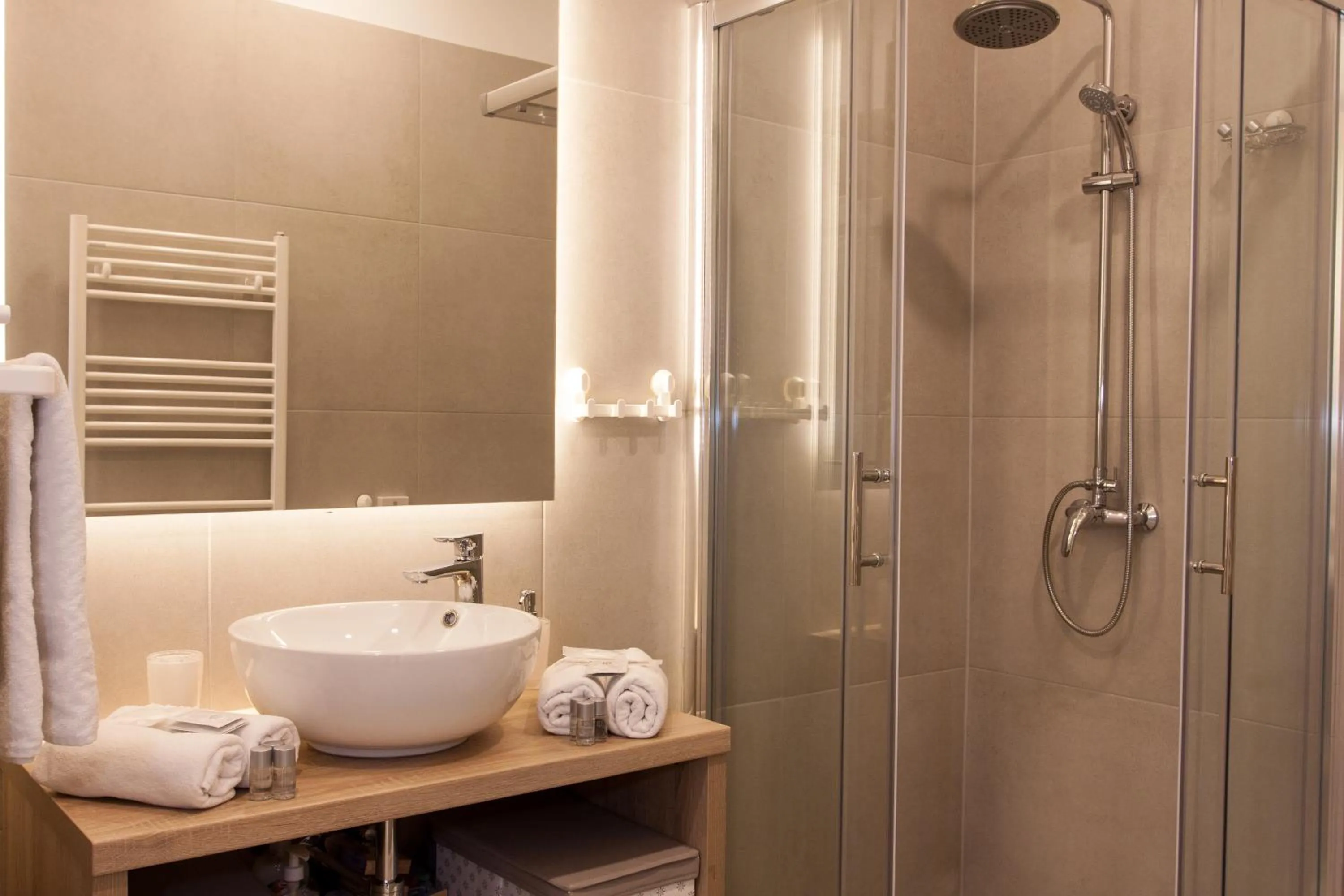 Shower in Tesla Boutique Apartments & Rooms