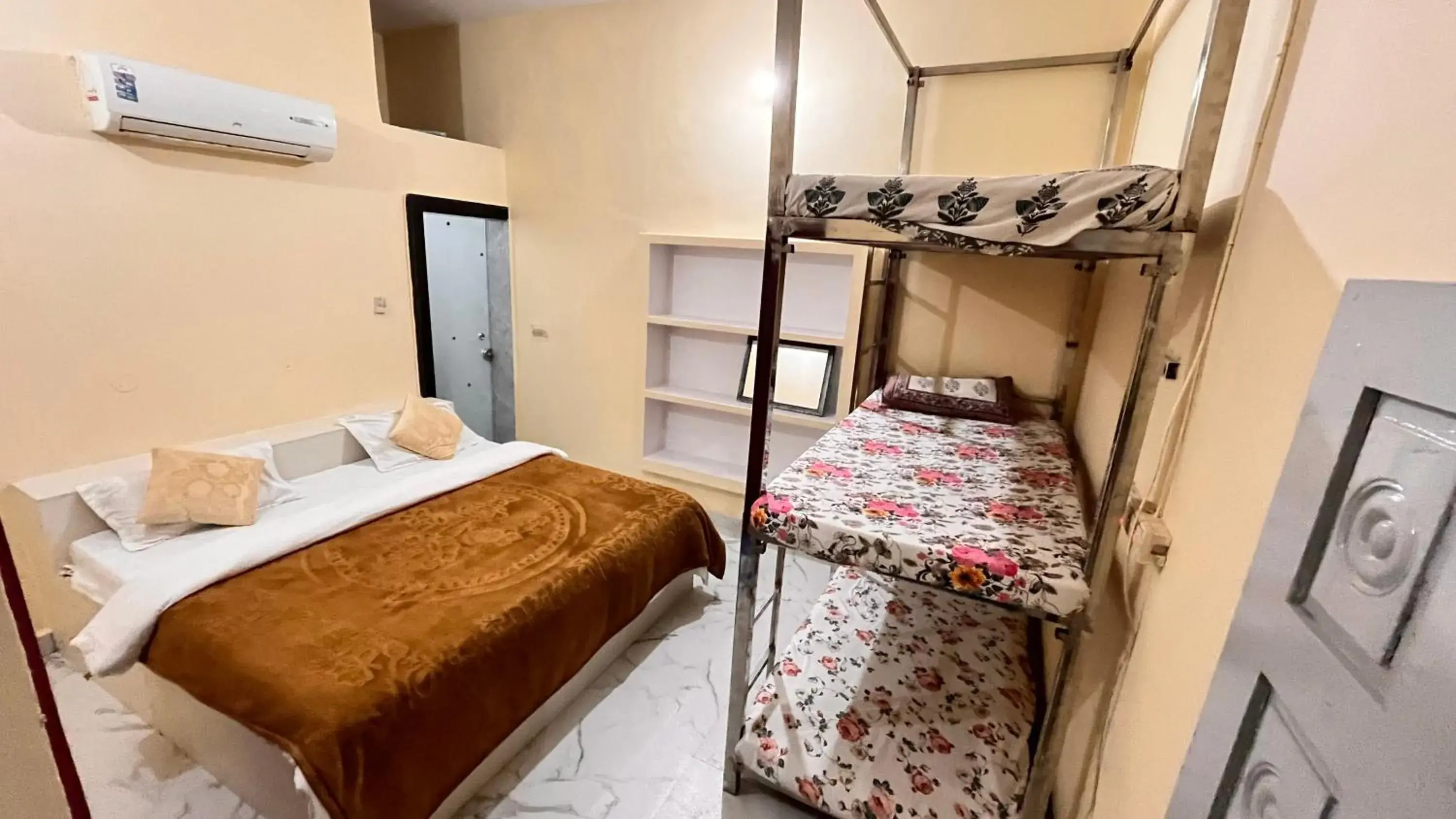 Deluxe Family Room - single occupancy in Hotel Sunset Deluxe Family Room - single occupancy in Hotel Sunset