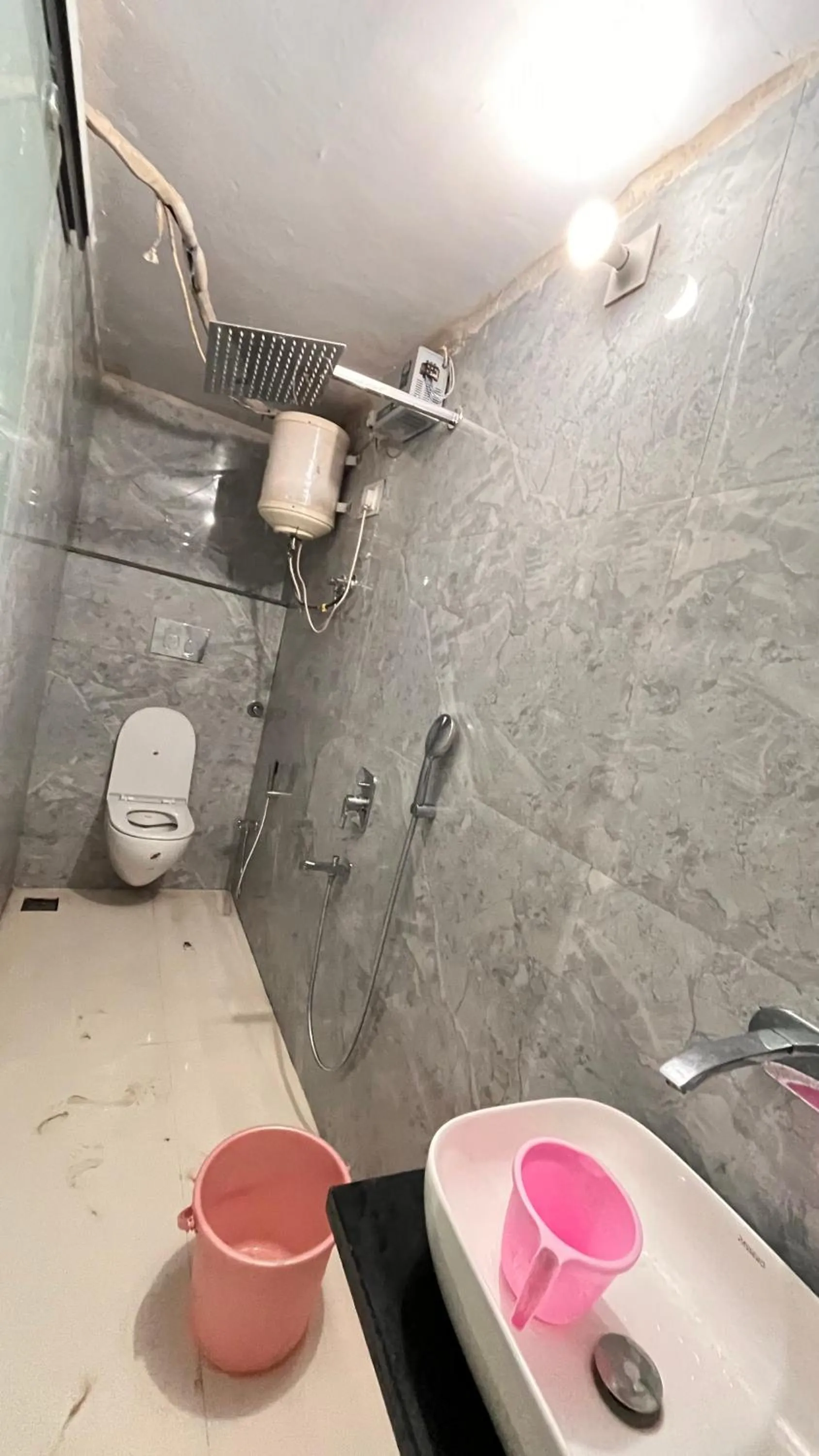 Shower in Hotel Sunset