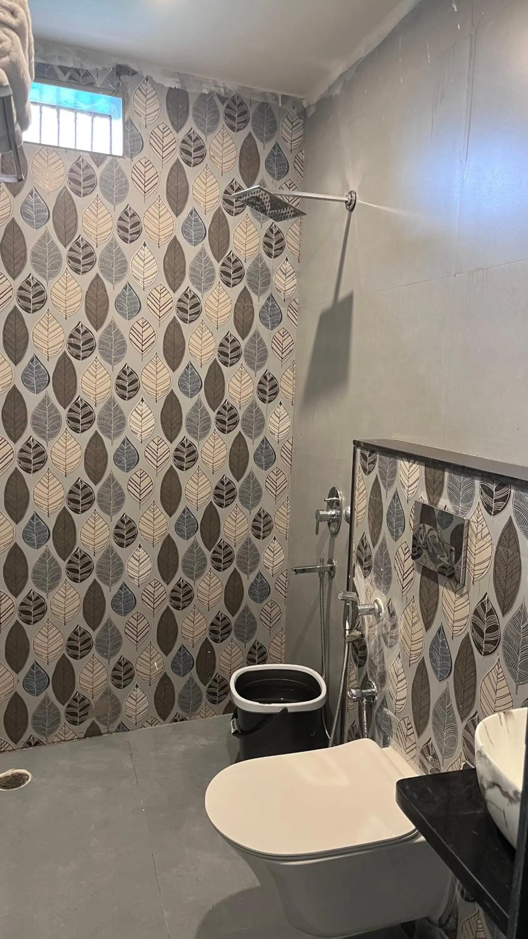 Shower in Hotel Sunset