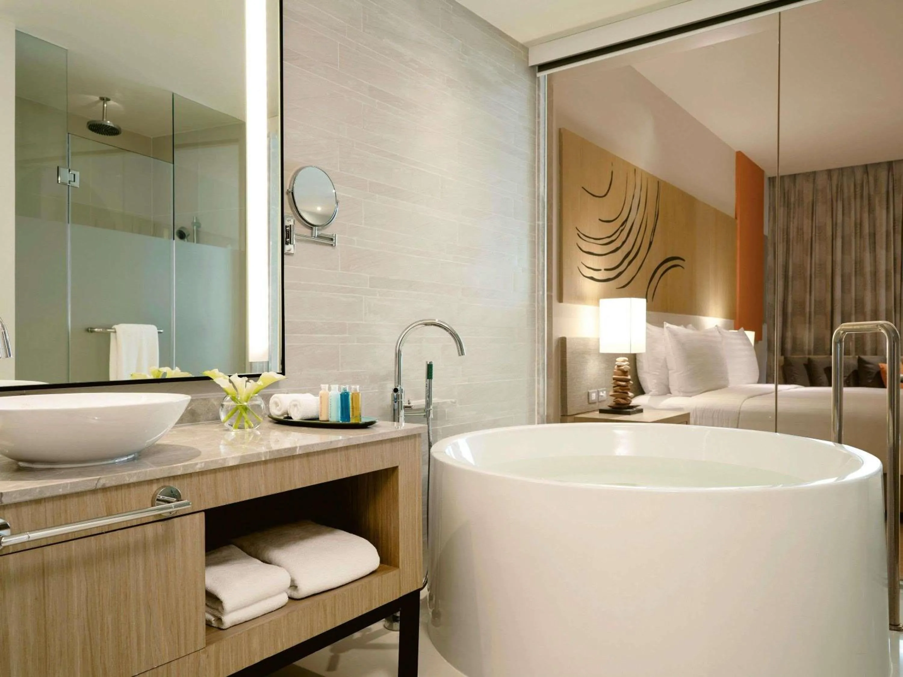 Bedroom, Bed in Mövenpick Siam Hotel Na Jomtien Pattaya