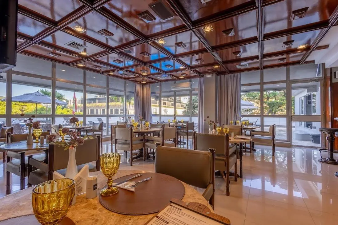 Restaurant/places to eat in Plaza Blumenau Hotel