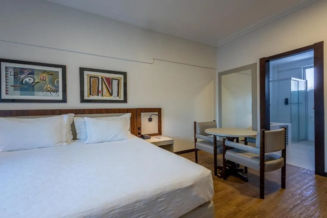 Bedroom, Bed in Plaza Blumenau Hotel