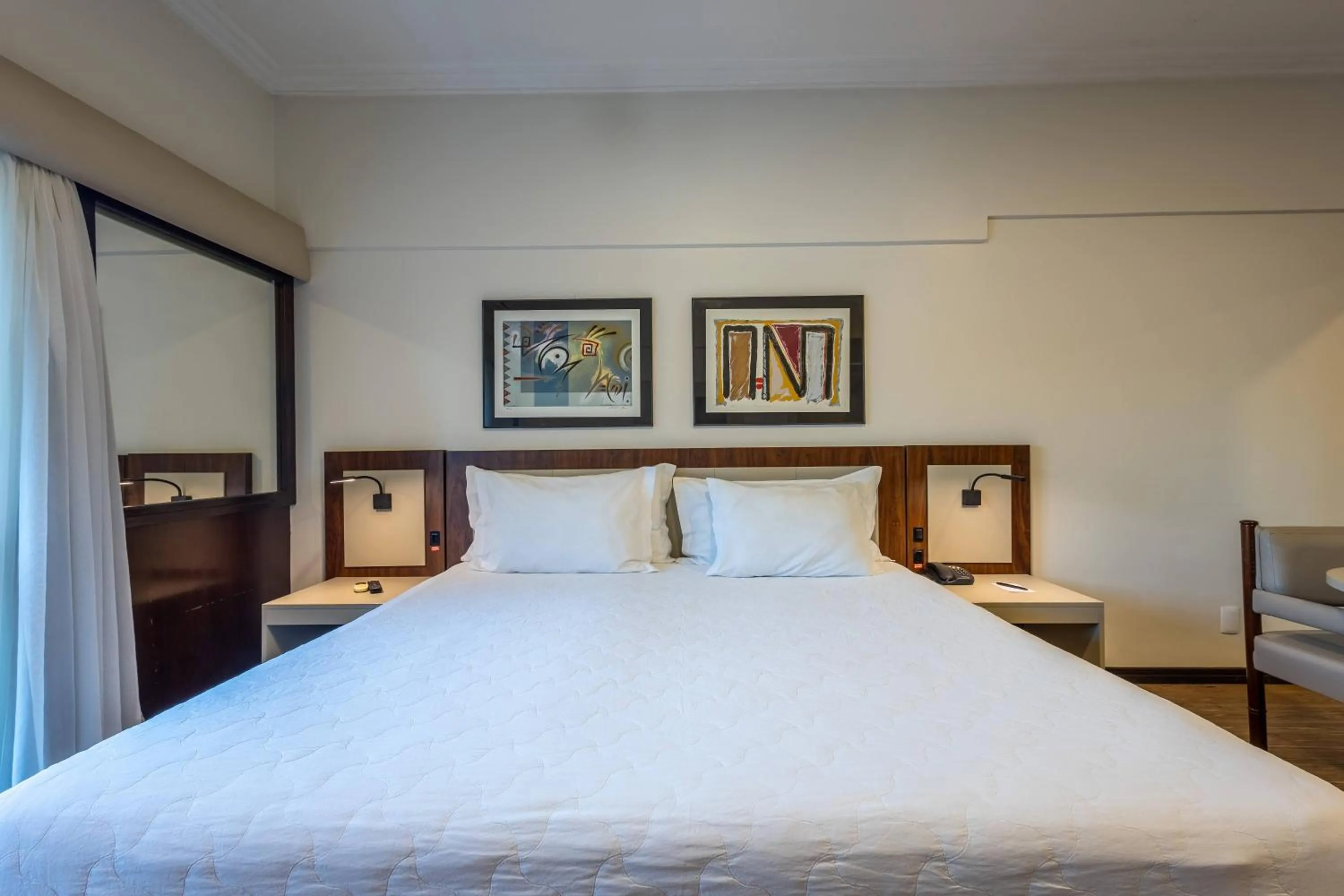 Bedroom, Bed in Plaza Blumenau Hotel